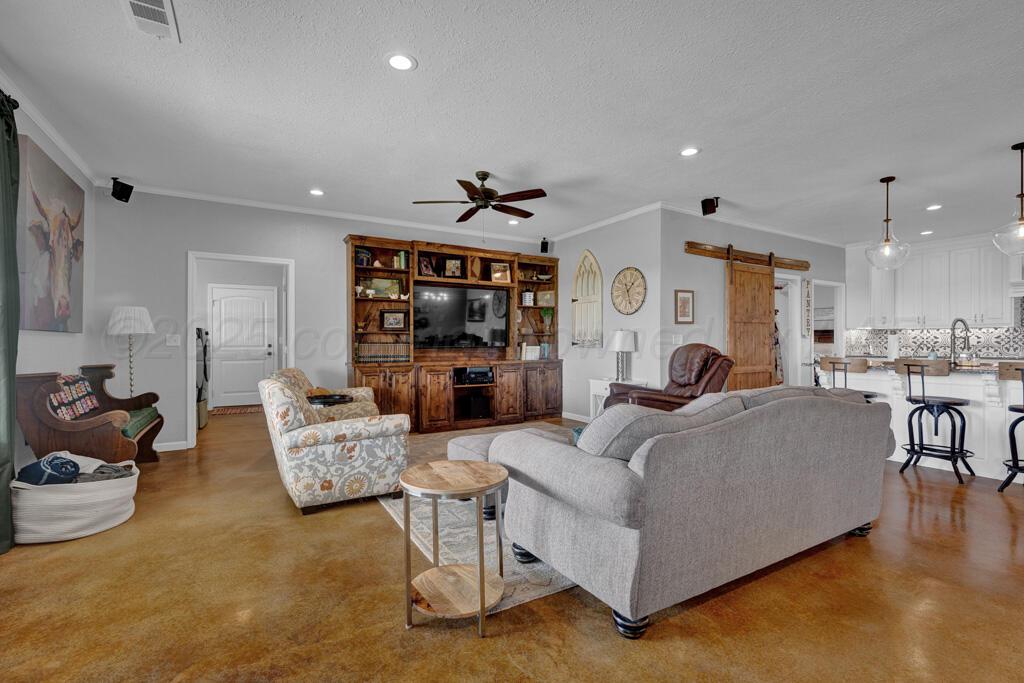 5355 Fm809 Property Photo 10