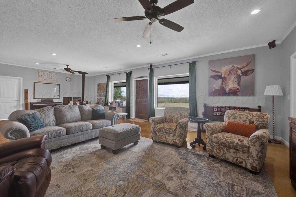 5355 Fm809 Property Photo 11