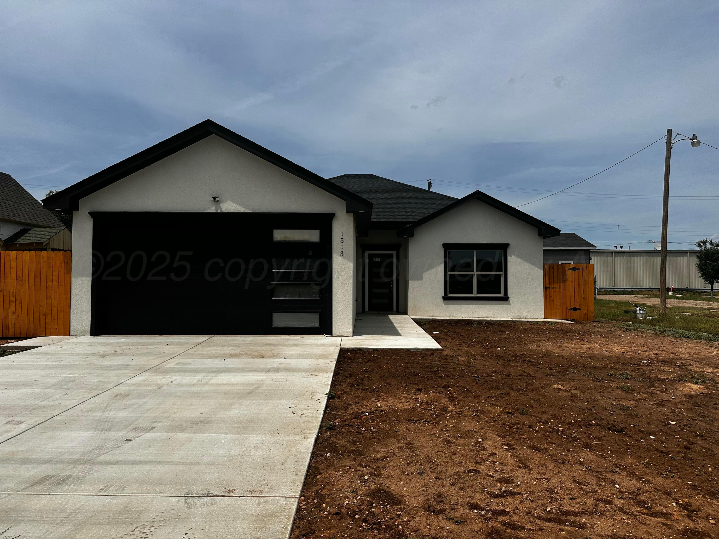 1513 SE 11th Avenue Property Photo 1