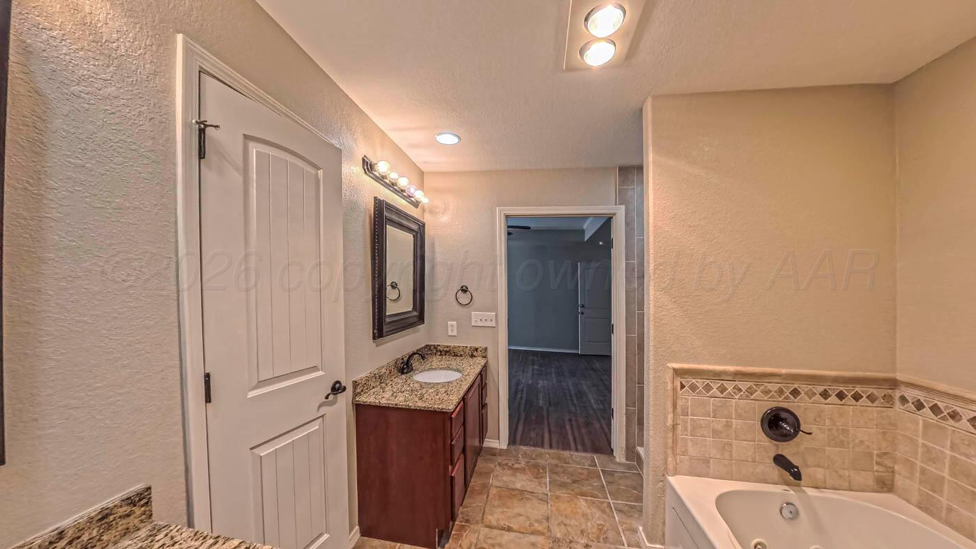 8010 Manor Haven Court Property Photo 17