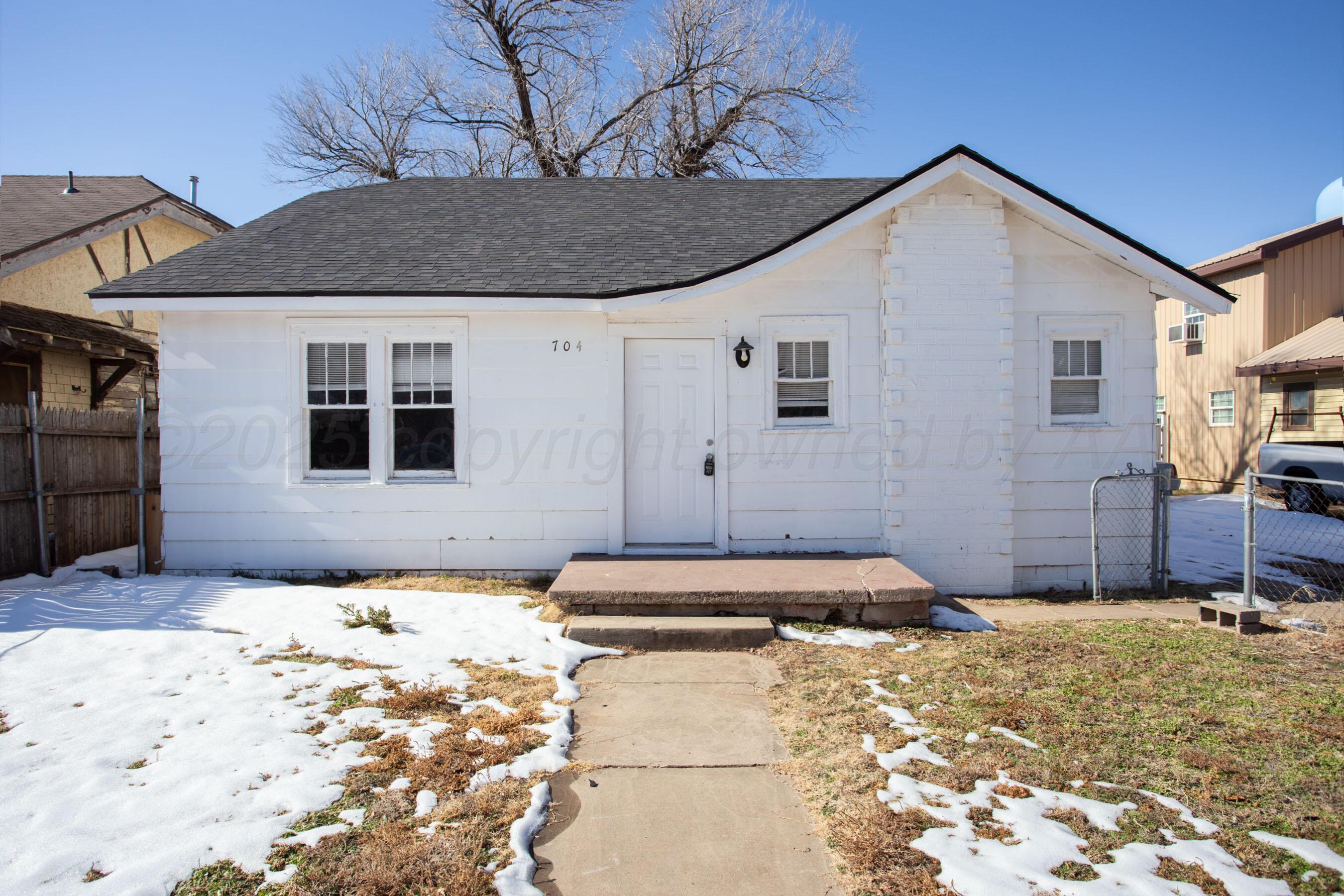 704 S Forest Street Property Photo