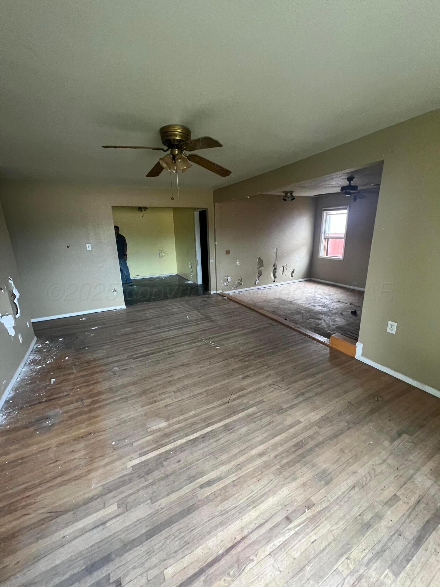 302 S Robey Avenue Property Photo 3