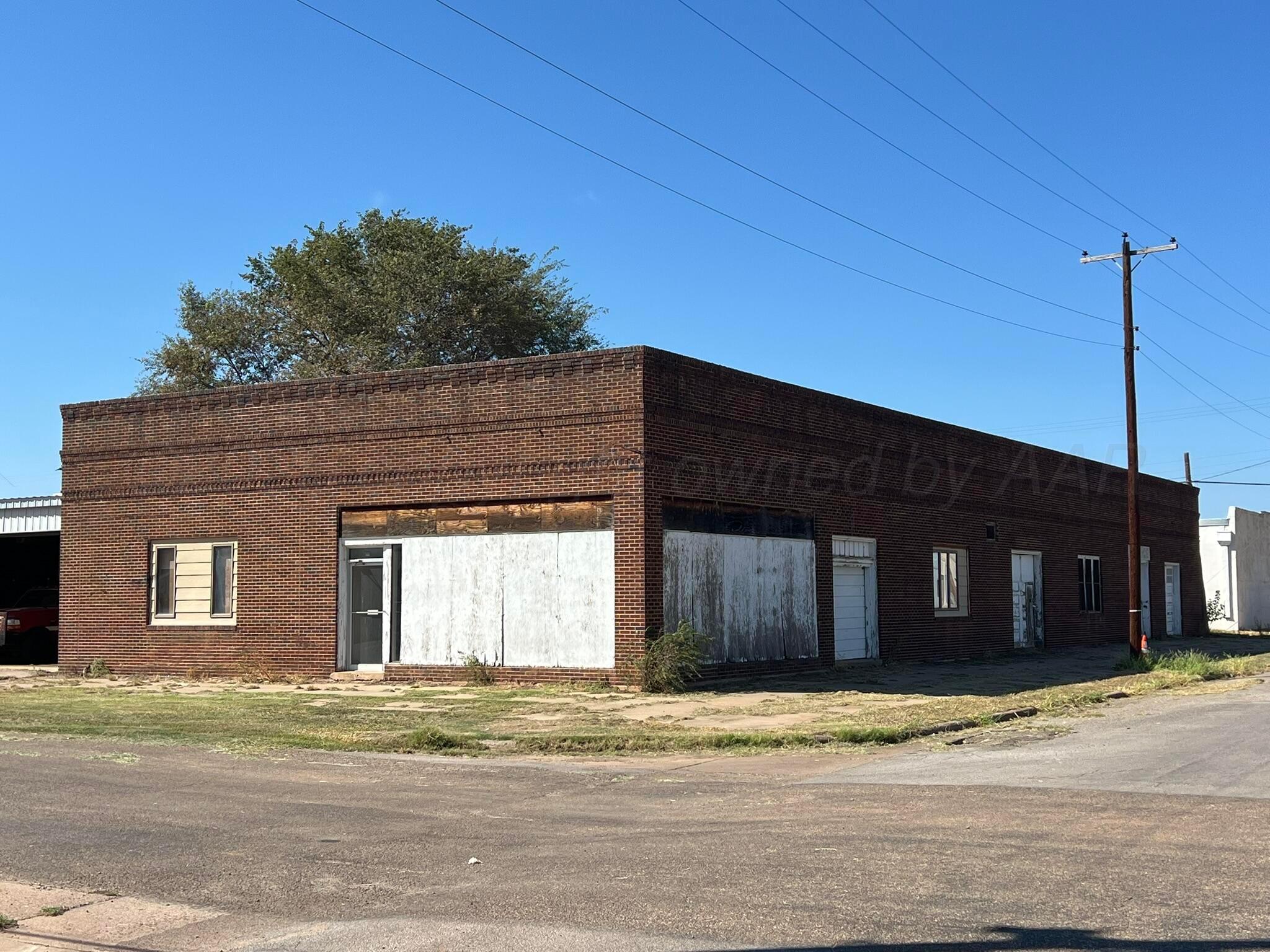 701 W Robertson Street Property Photo 1