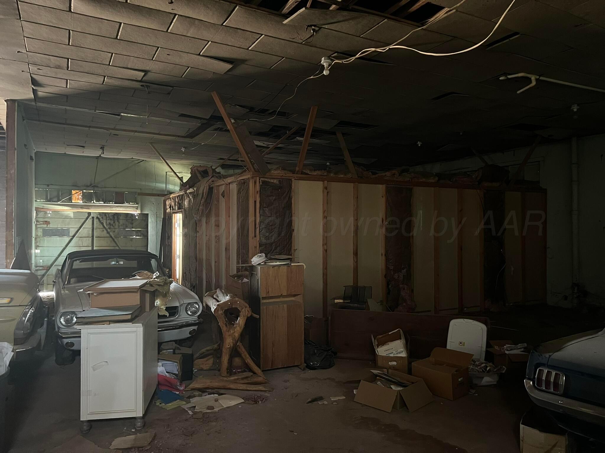 701 W Robertson Street Property Photo 6