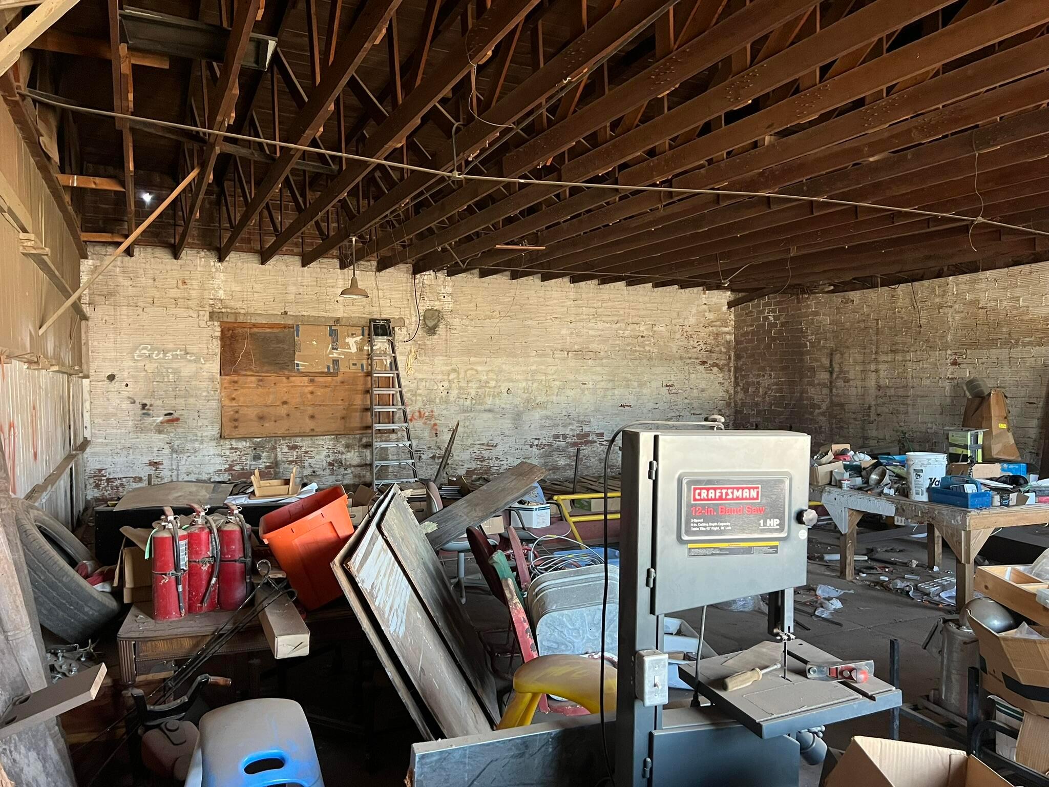 701 W Robertson Street Property Photo 11