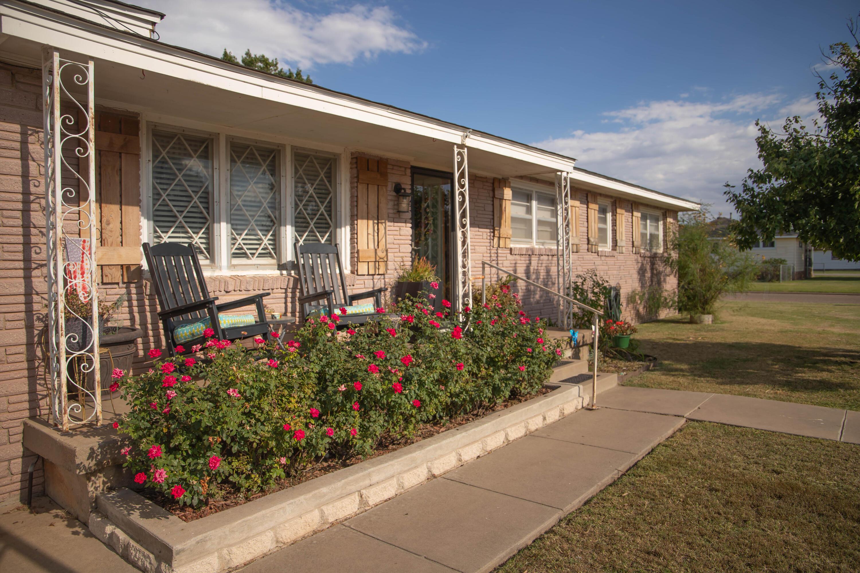 800 Maple Avenue Property Photo 1