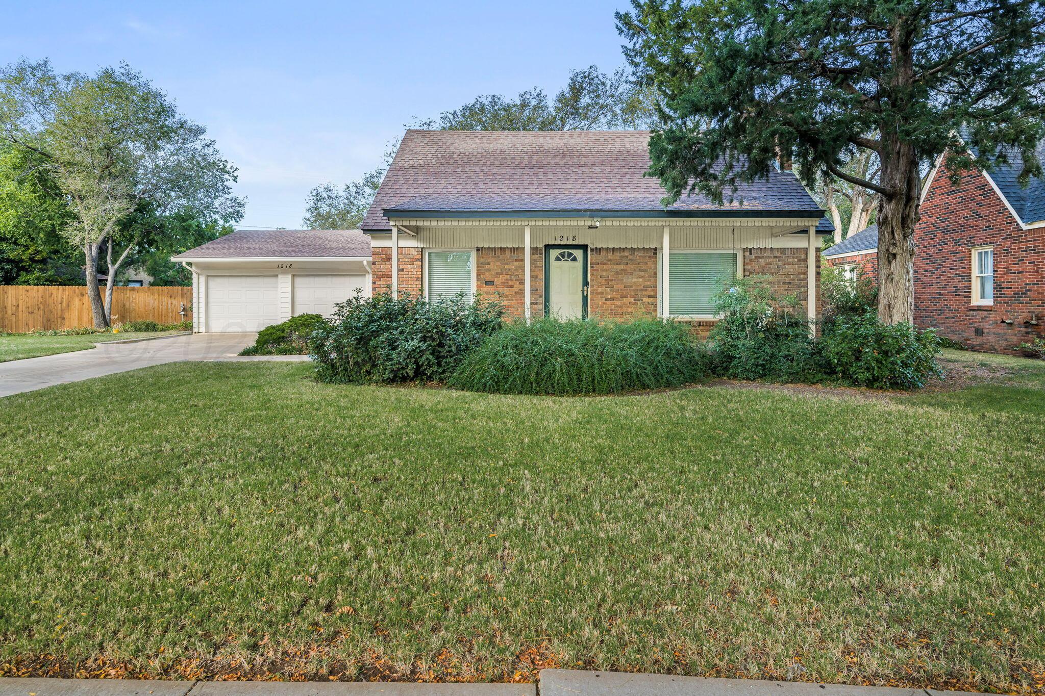 1218 S Travis Street Property Photo 1