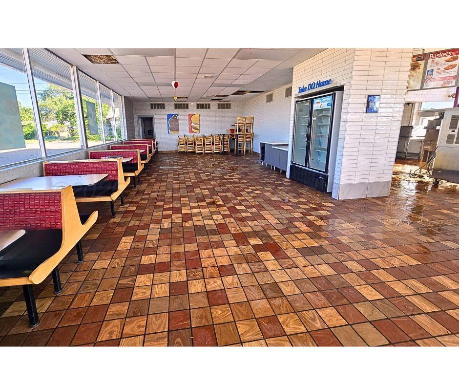 609 W Broadway Street Property Photo 4
