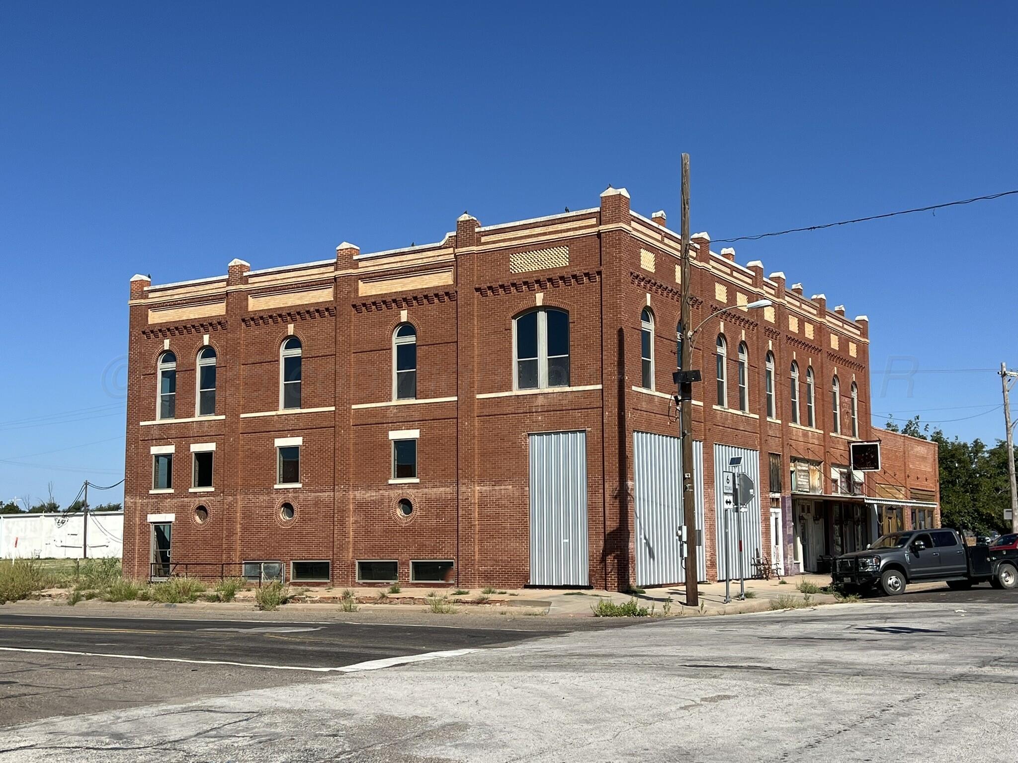 101 N Main St