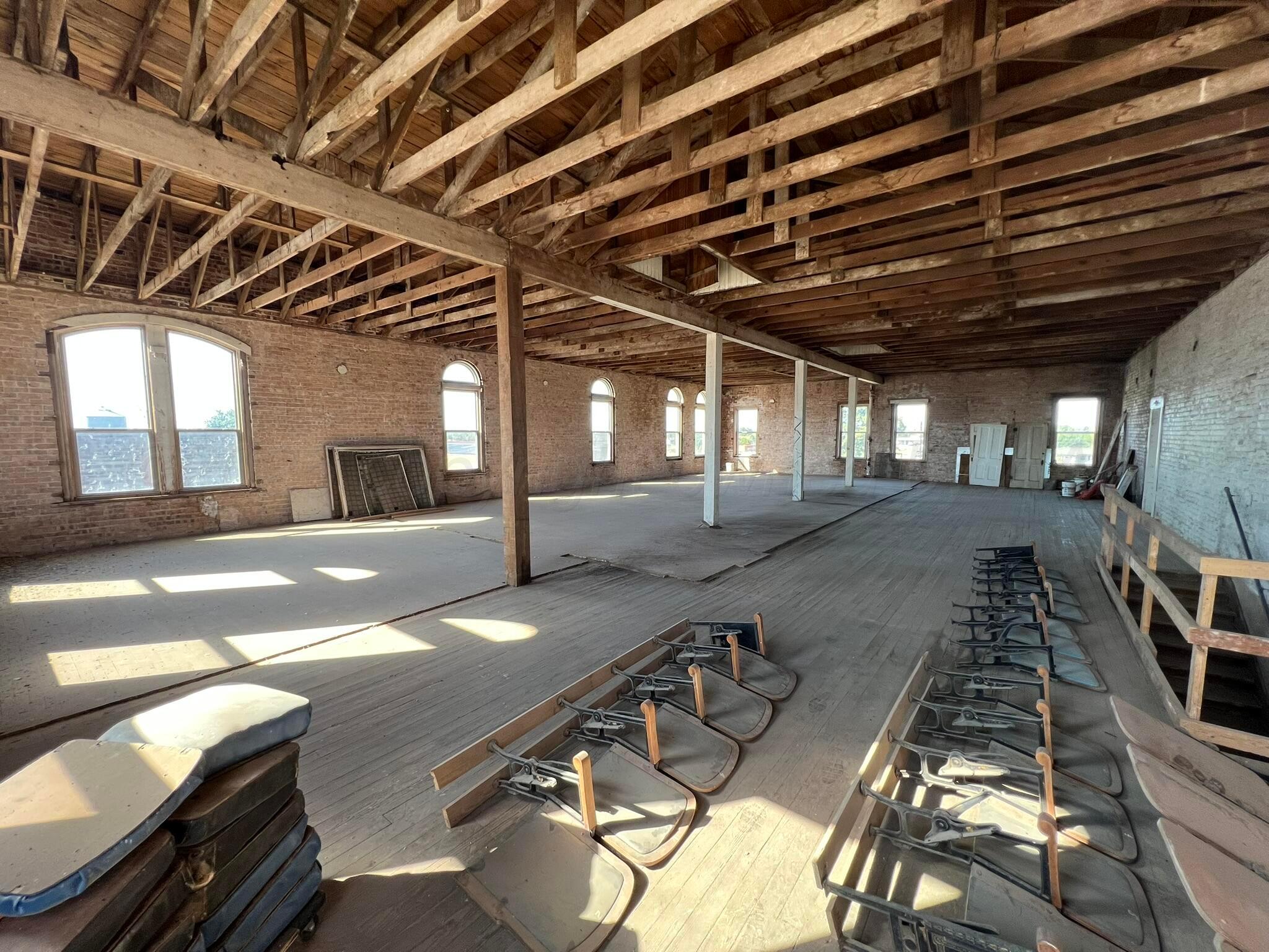 101 N Main St Property Photo 11