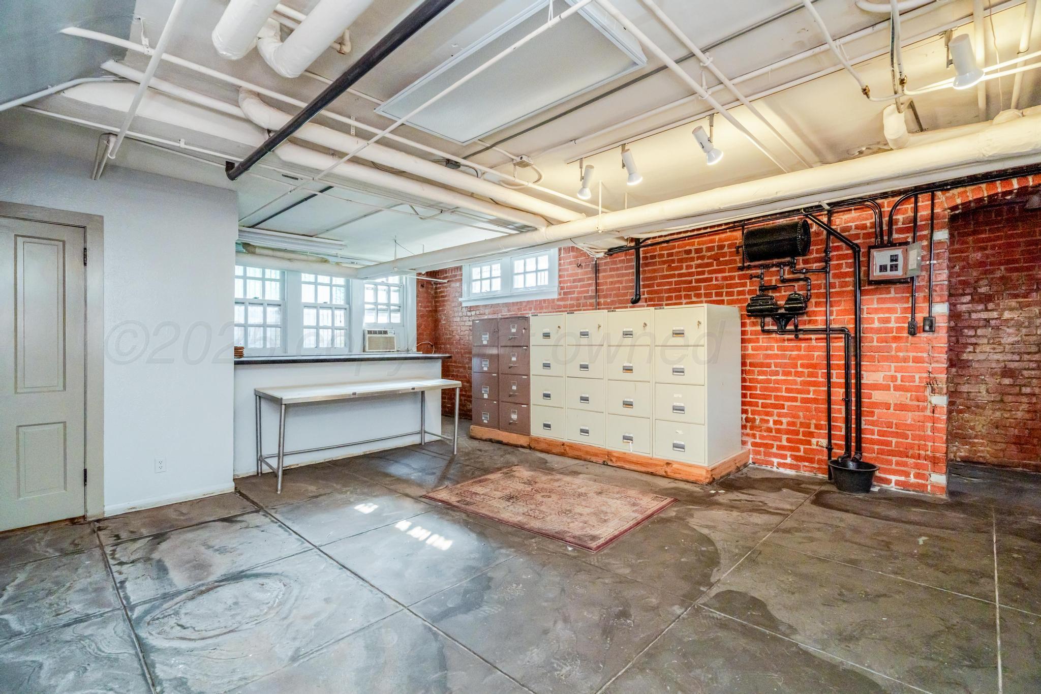 1608 S Polk Street Property Photo 31