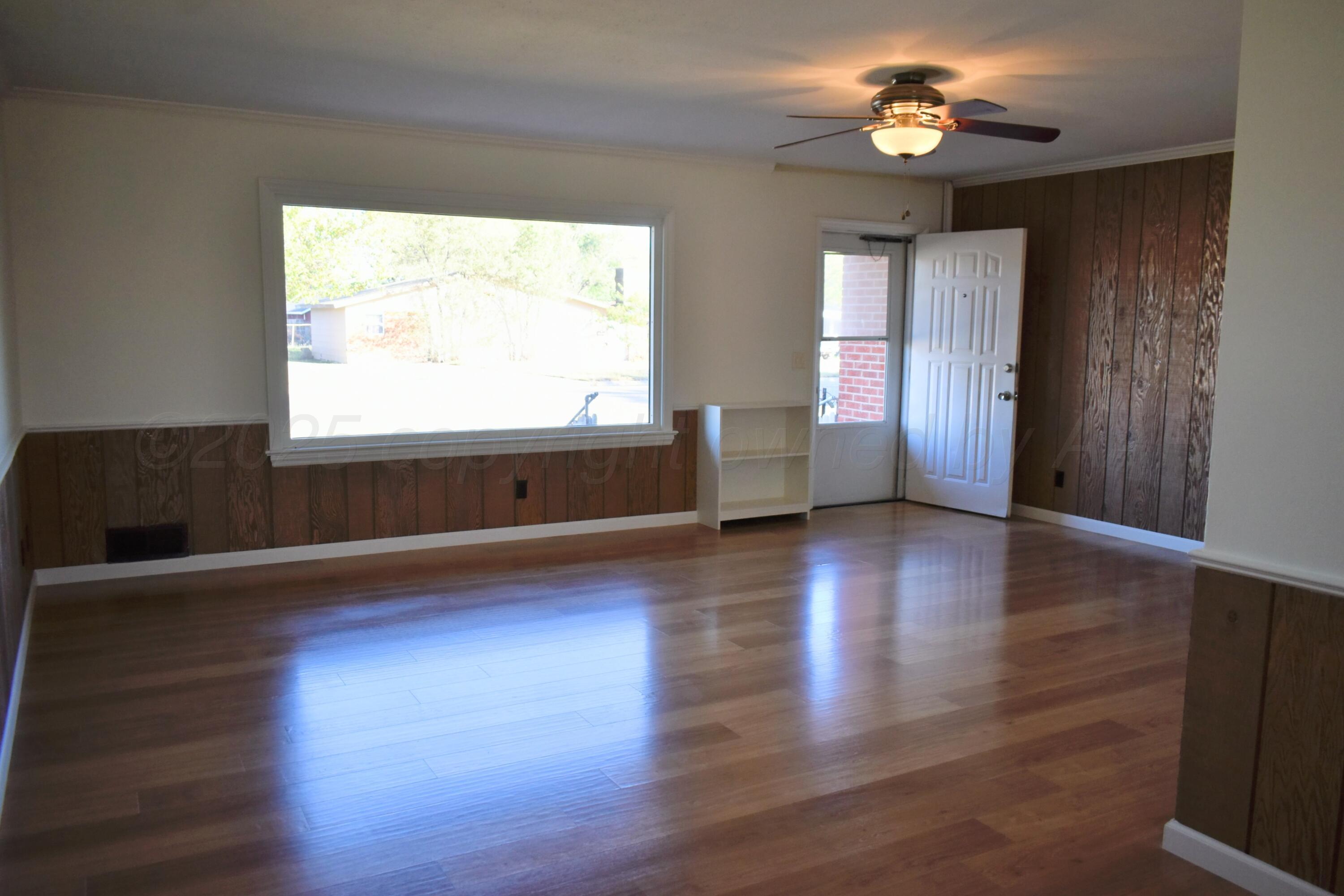 517 Ave J Property Photo 3