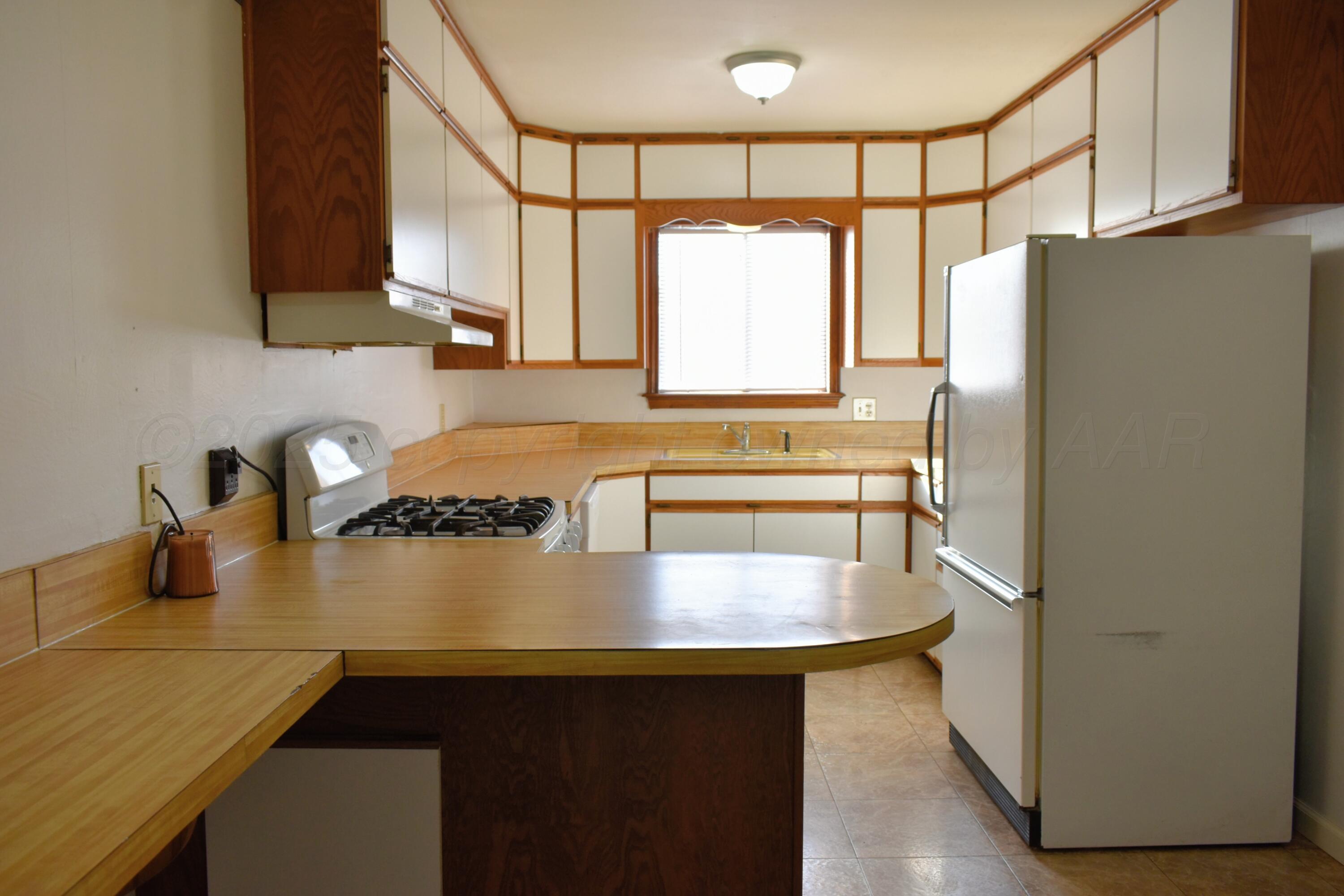 517 Ave J Property Photo 5