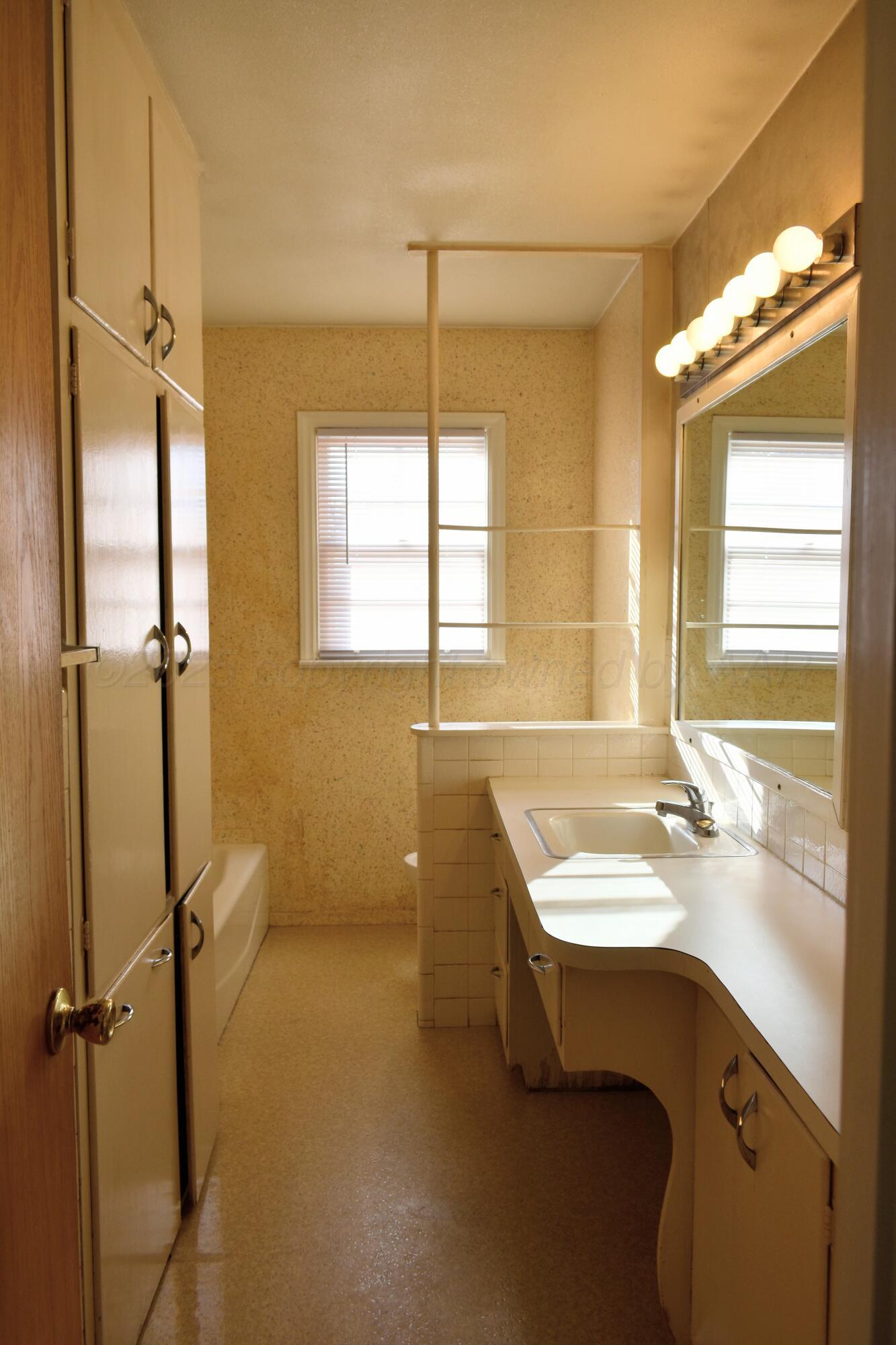 517 Ave J Property Photo 9