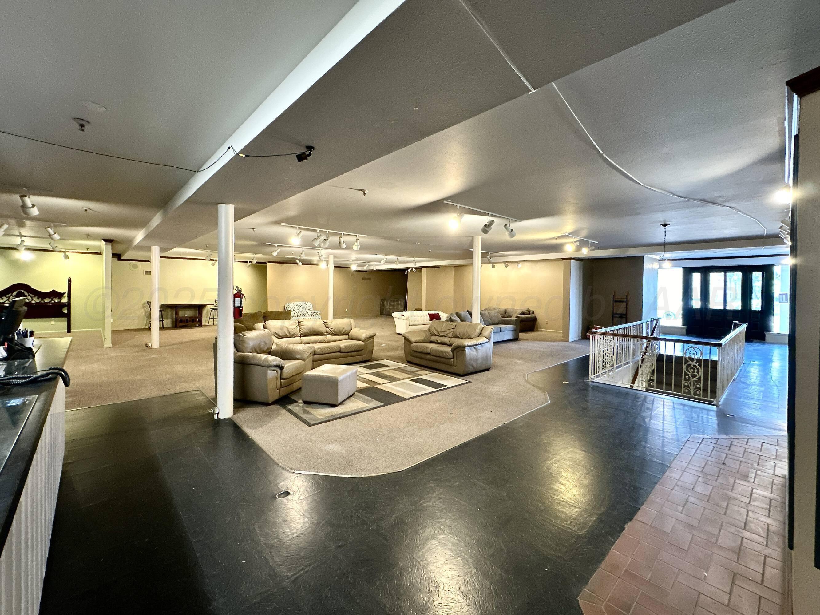 2711 Stanley Street Property Photo 4