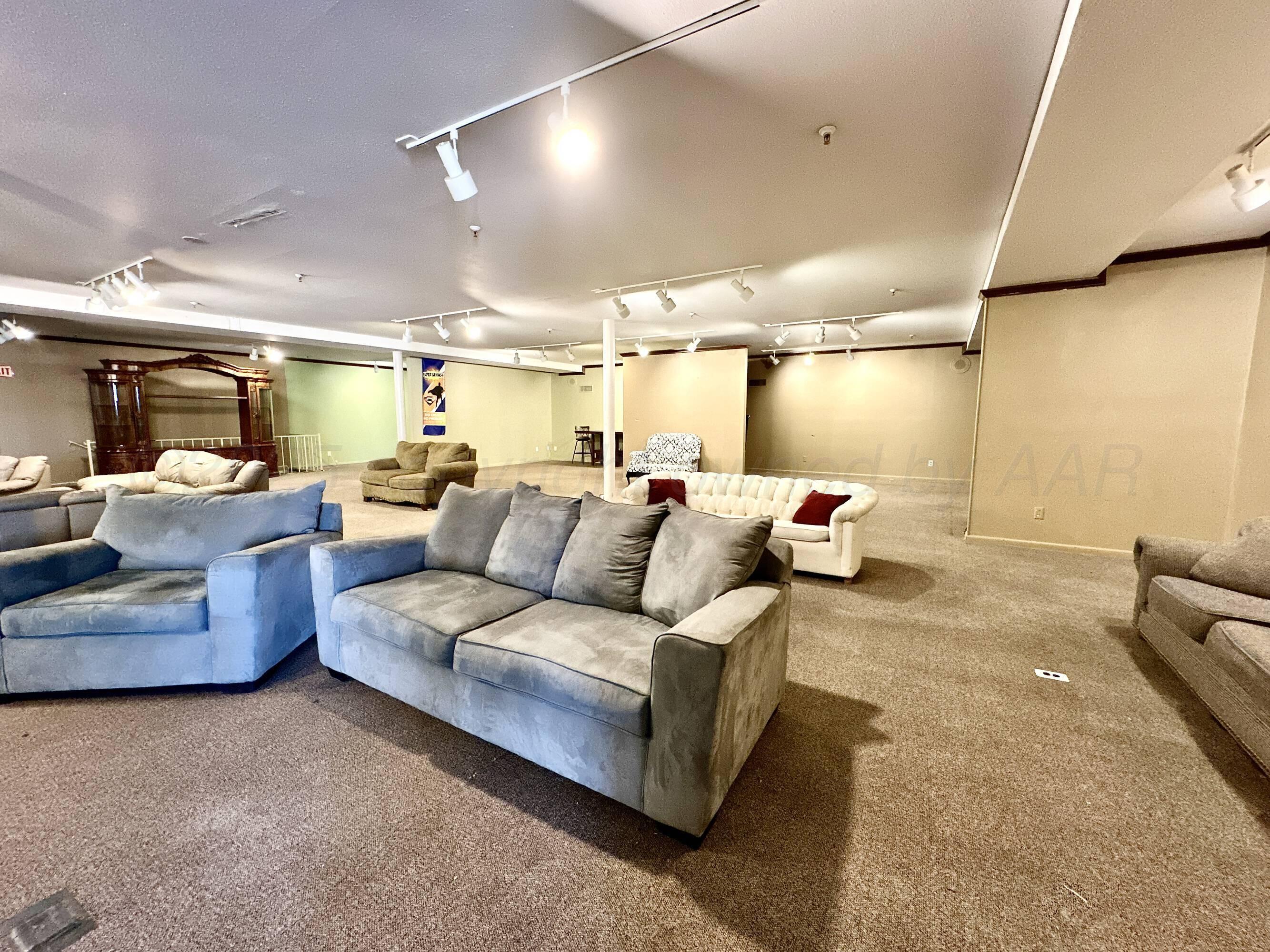 2711 Stanley Street Property Photo 5