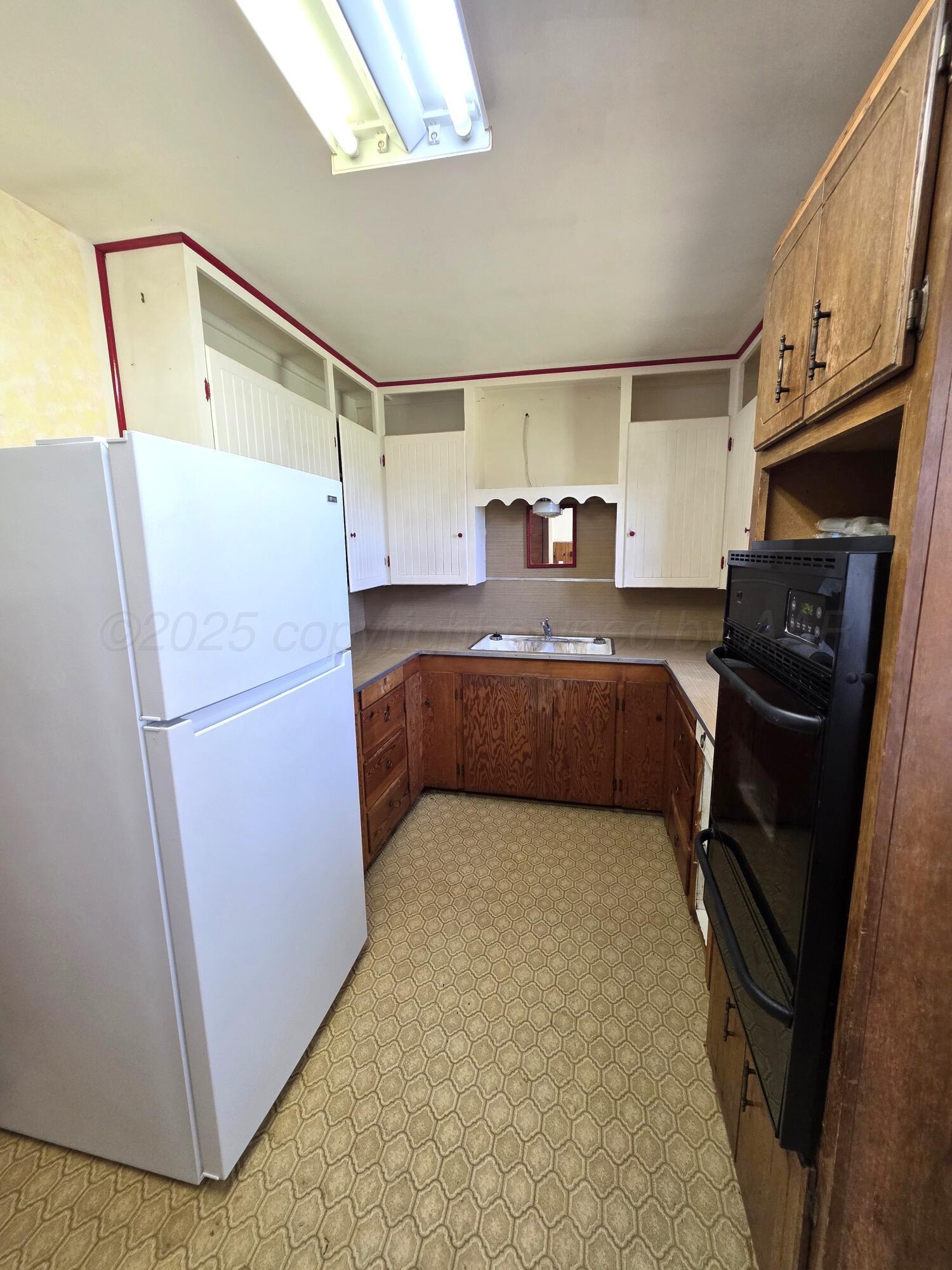 409 Heasley Street Property Photo 5