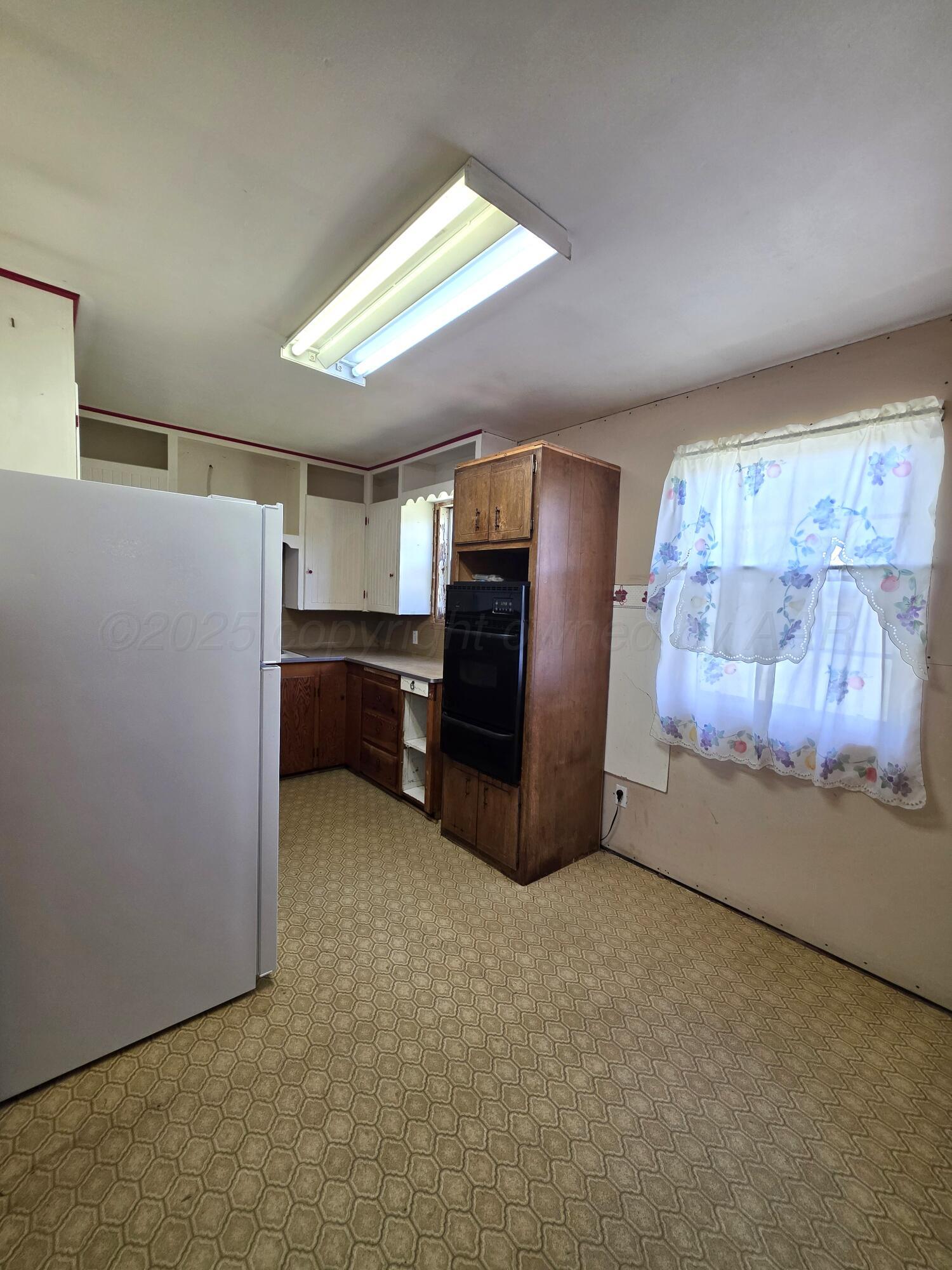 409 Heasley Street Property Photo 6