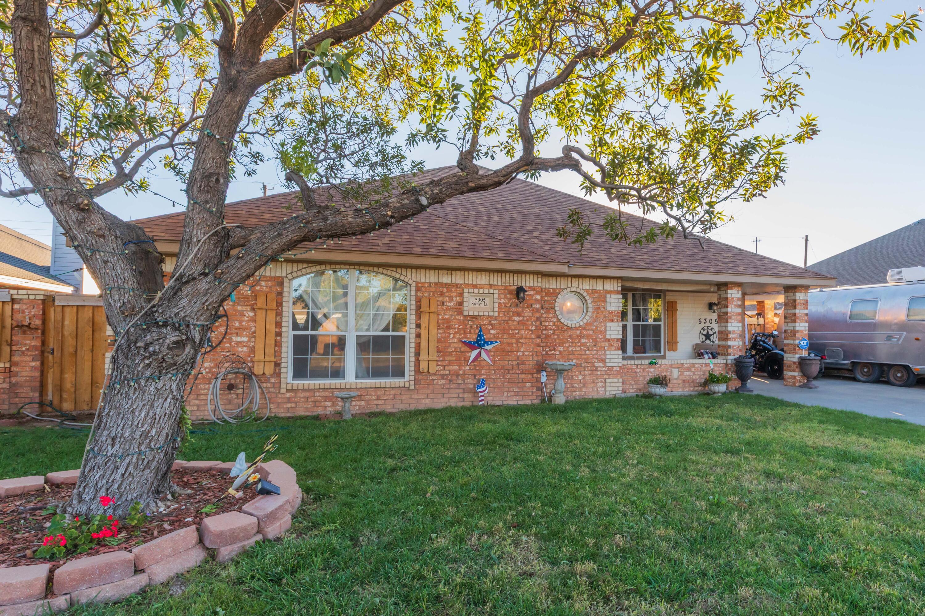 5305 Spanky Lane Property Photo 1