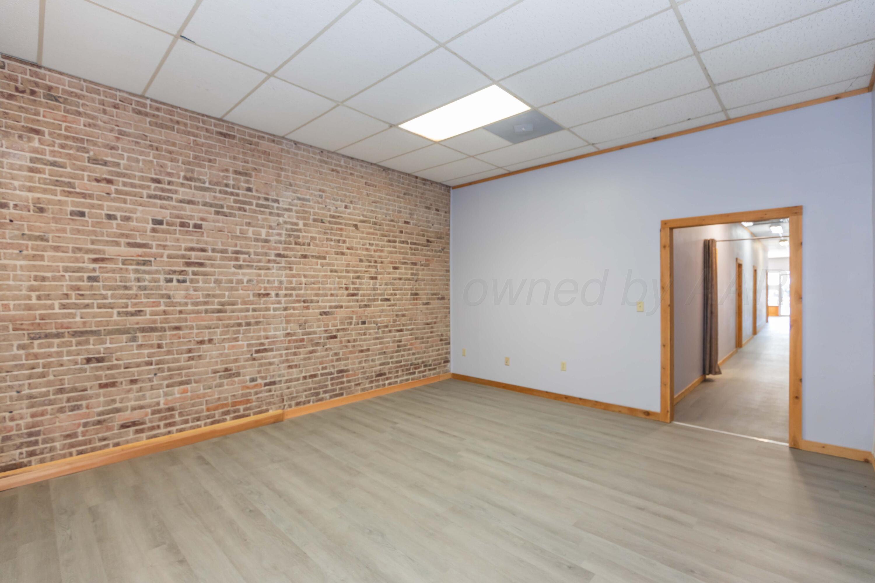211 N Main Street Property Photo 9