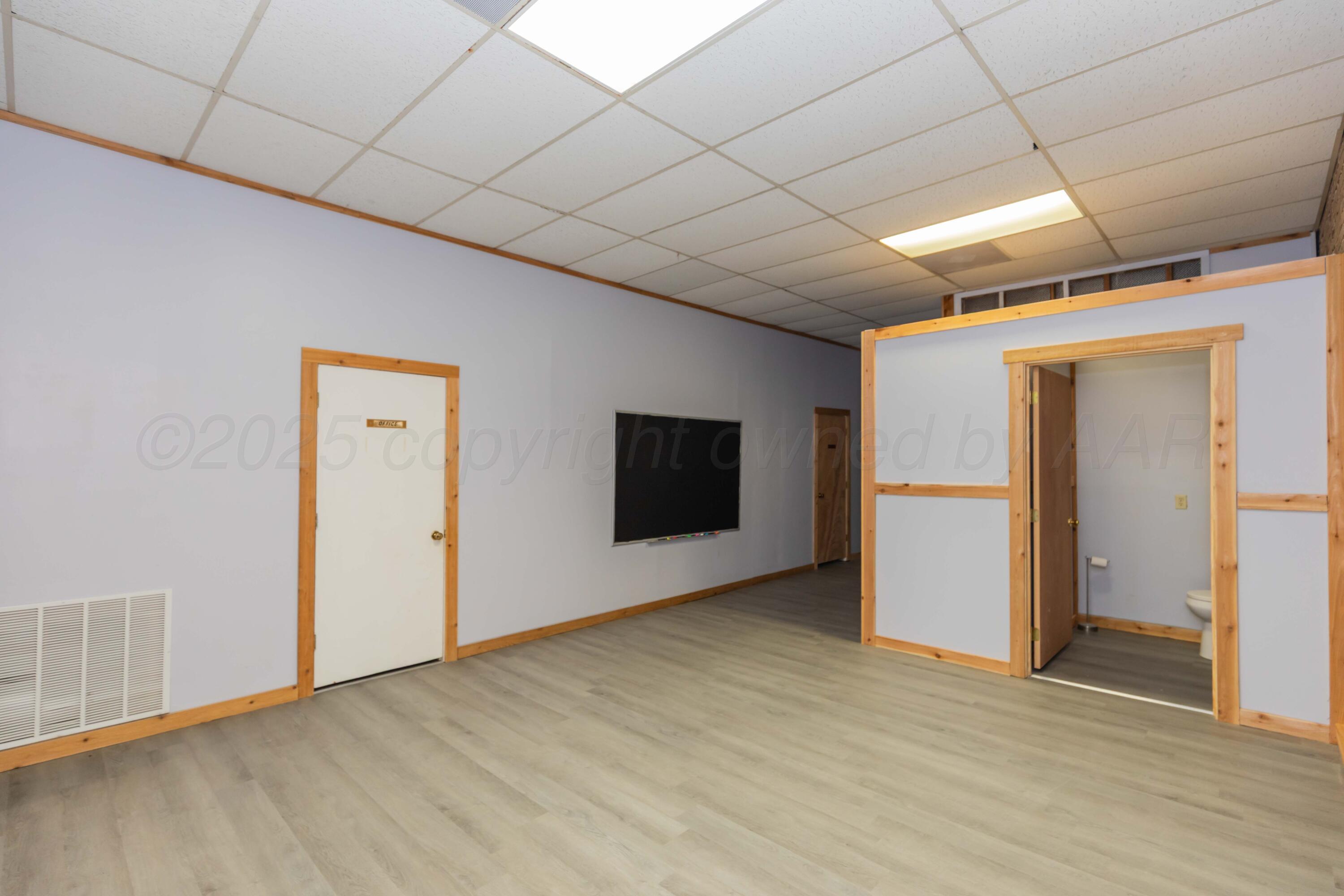 211 N Main Street Property Photo 12