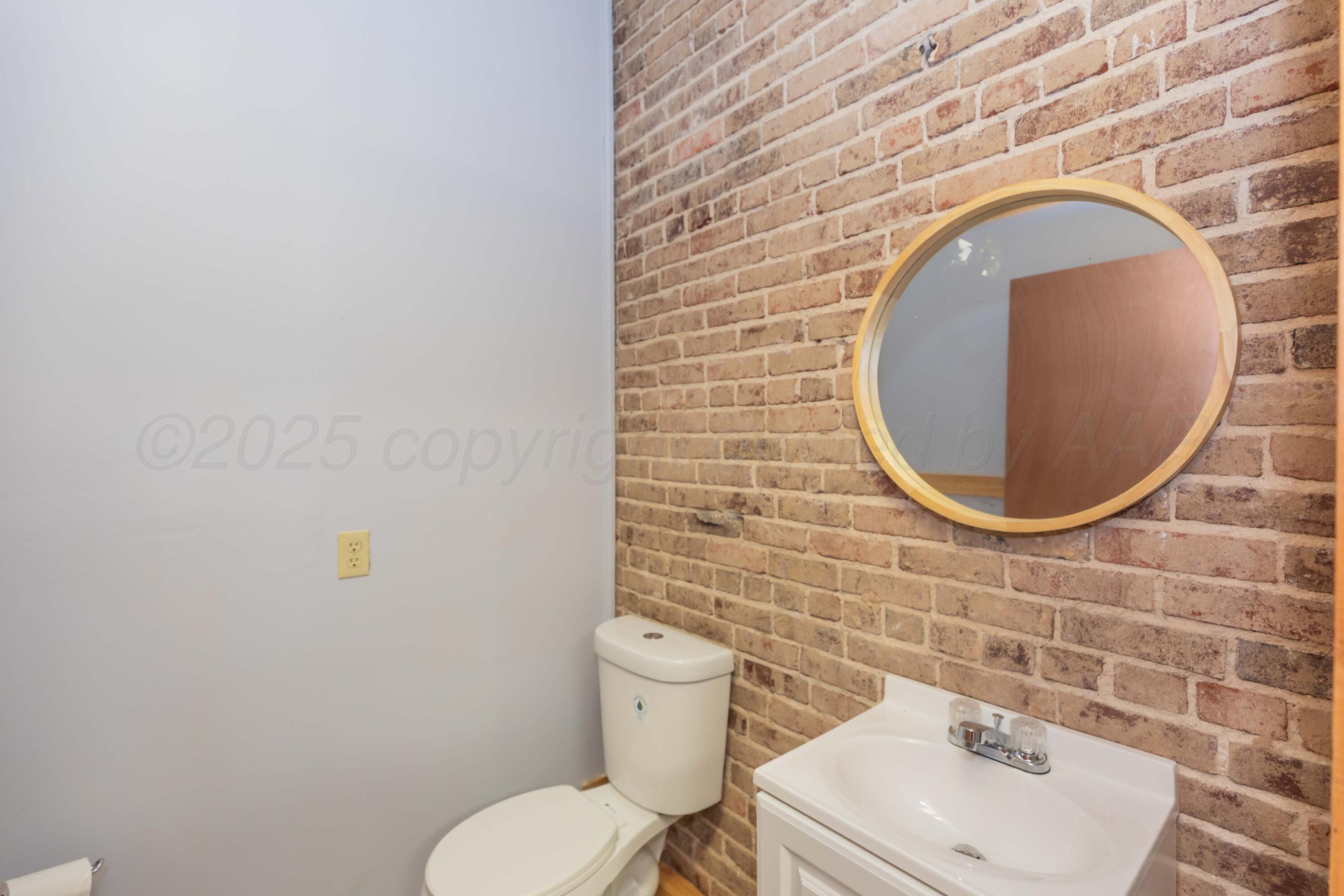 211 N Main Street Property Photo 14