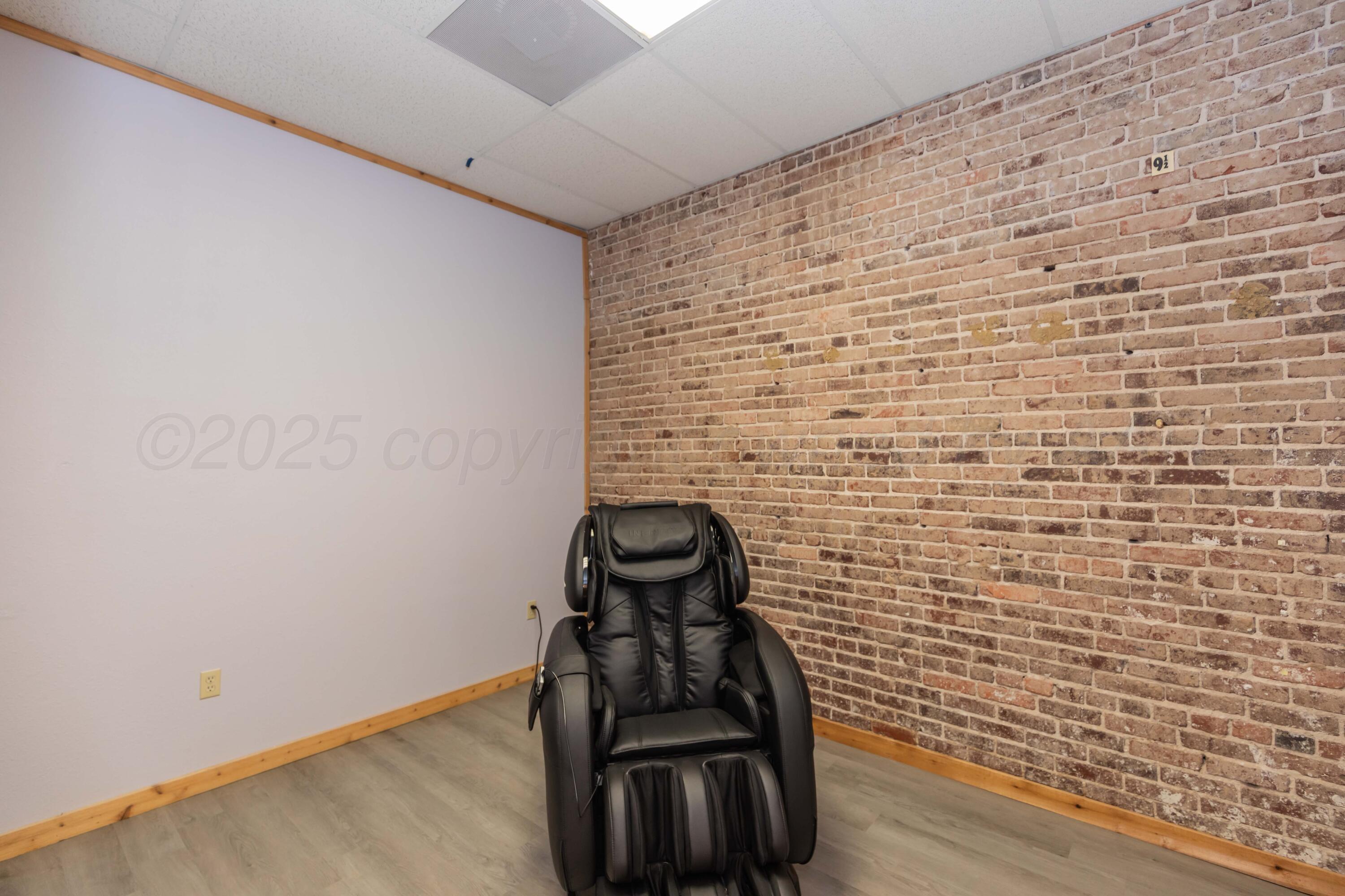 211 N Main Street Property Photo 18