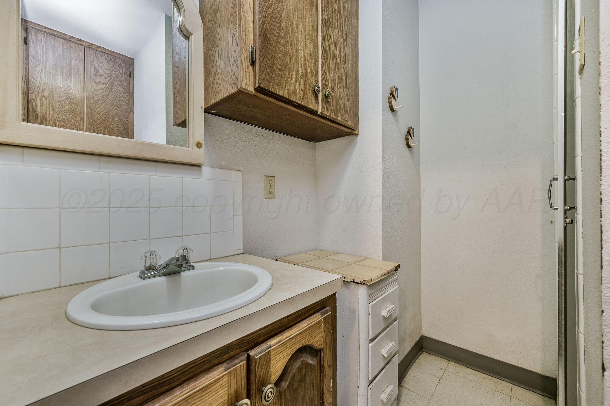 208 E Brown Street Property Photo 15