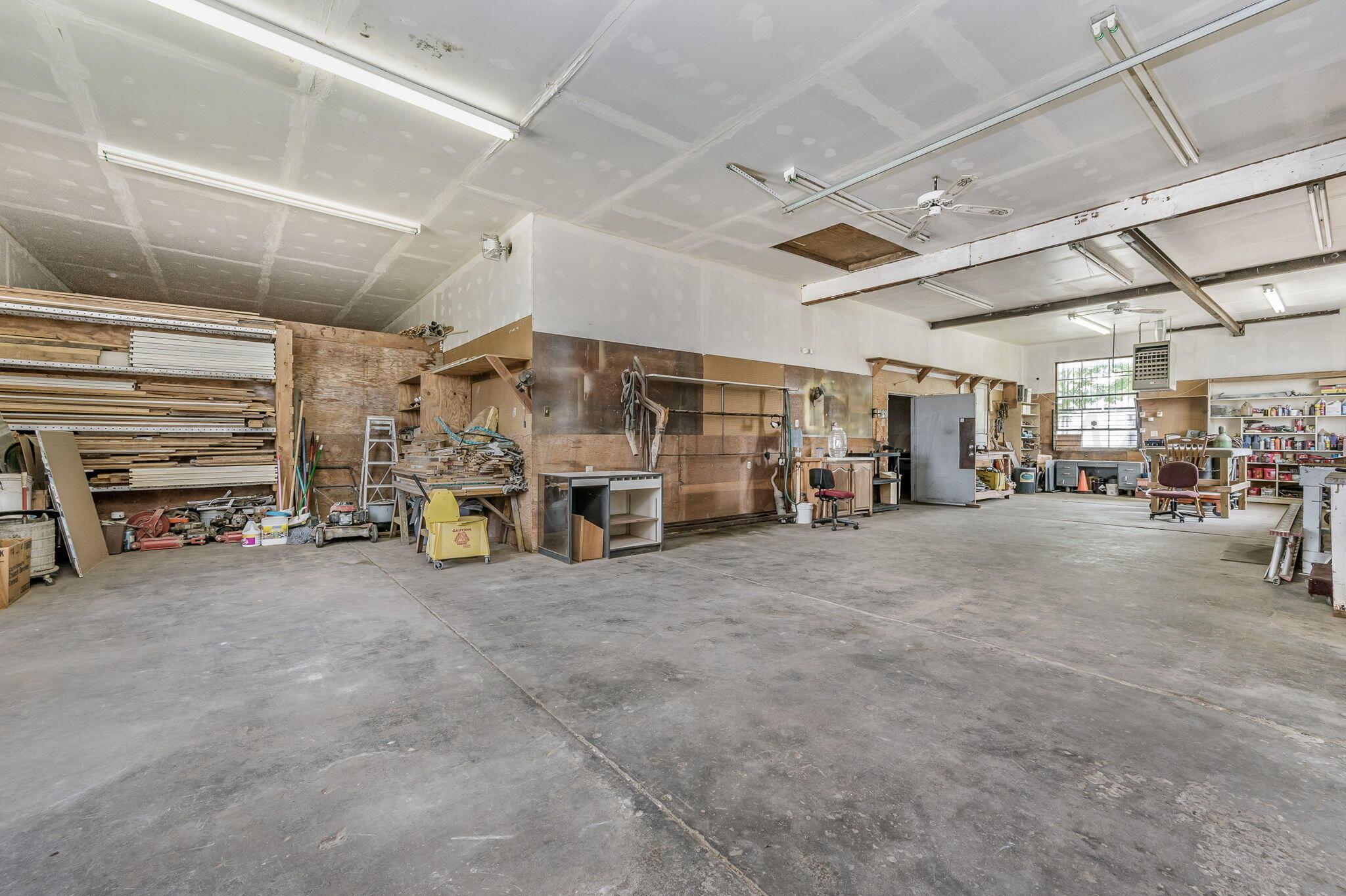 208 E Brown Street Property Photo 18