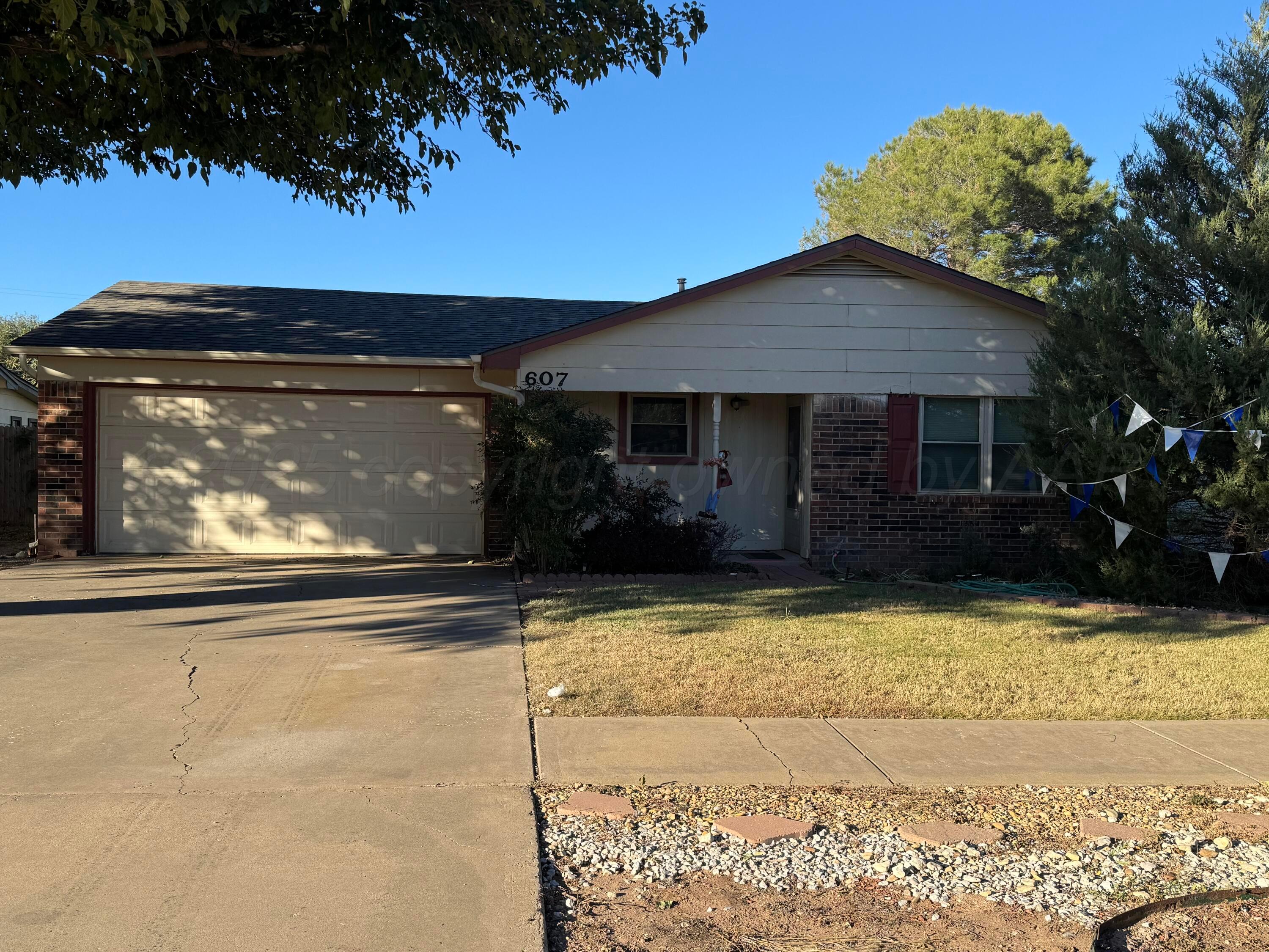 607 10th Avenue Property Photo 1