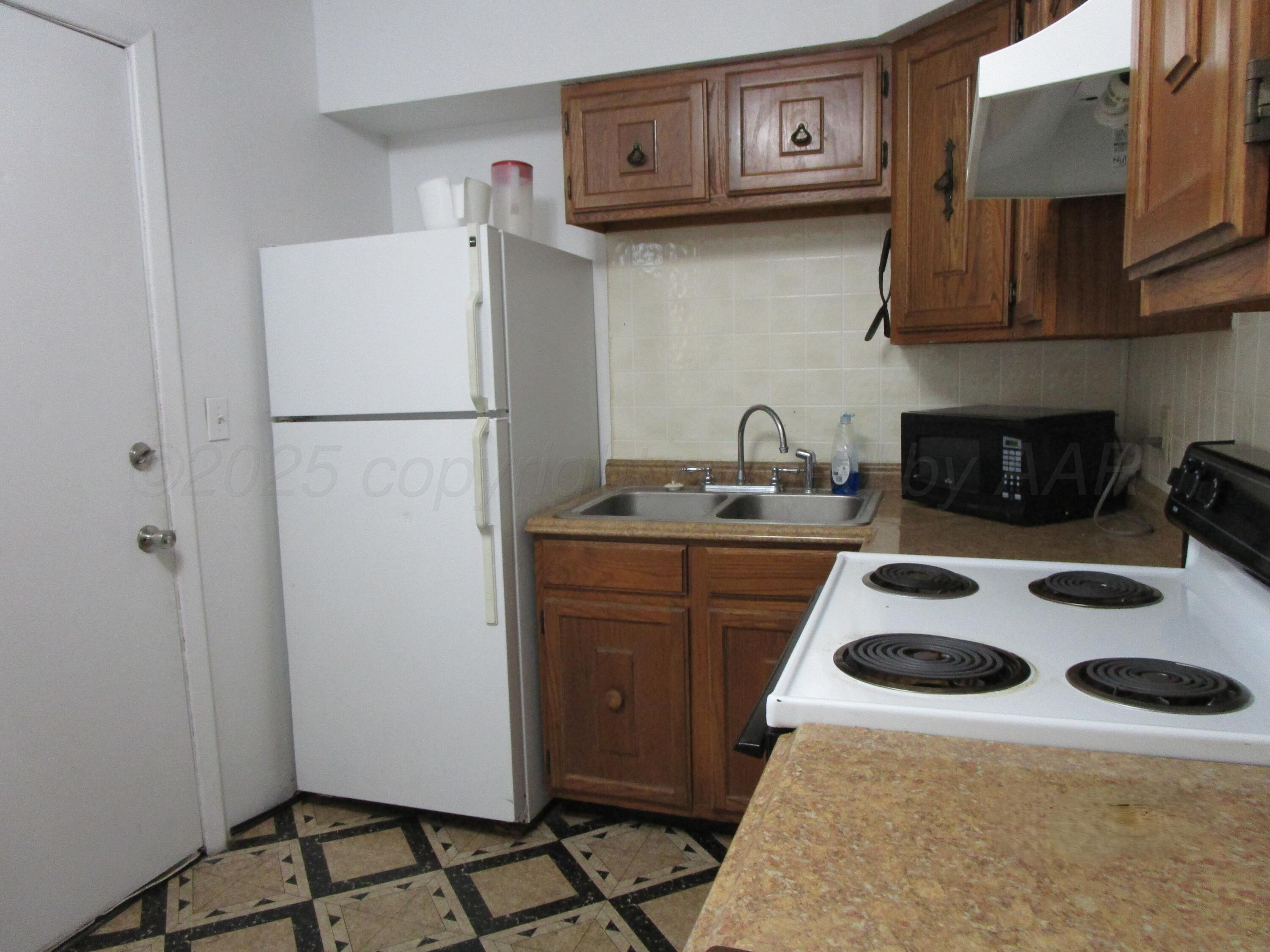 200 W 7th, C Property Photo 3