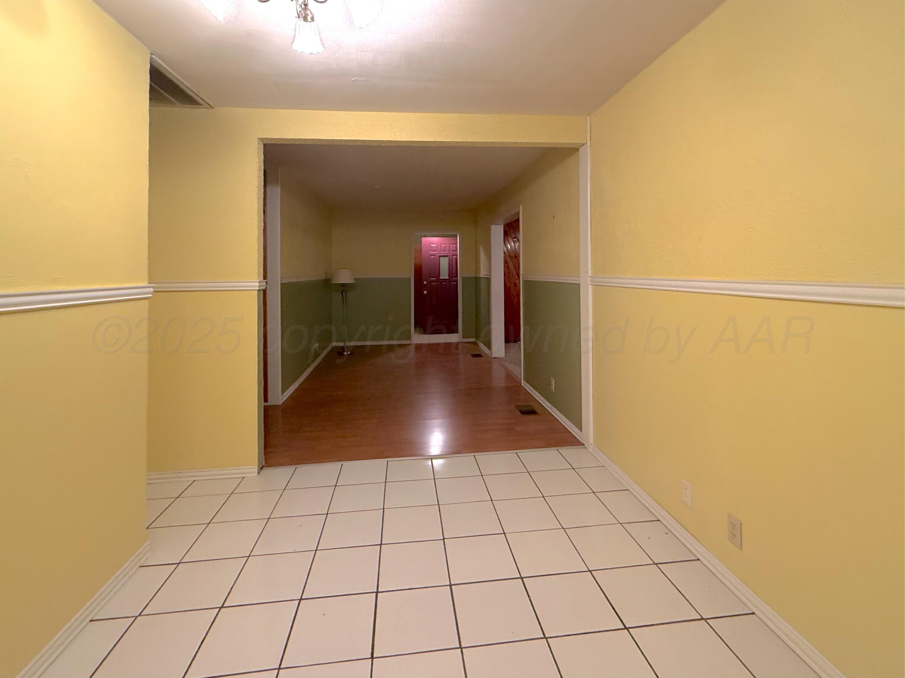 301 W 10th Street Property Photo 4