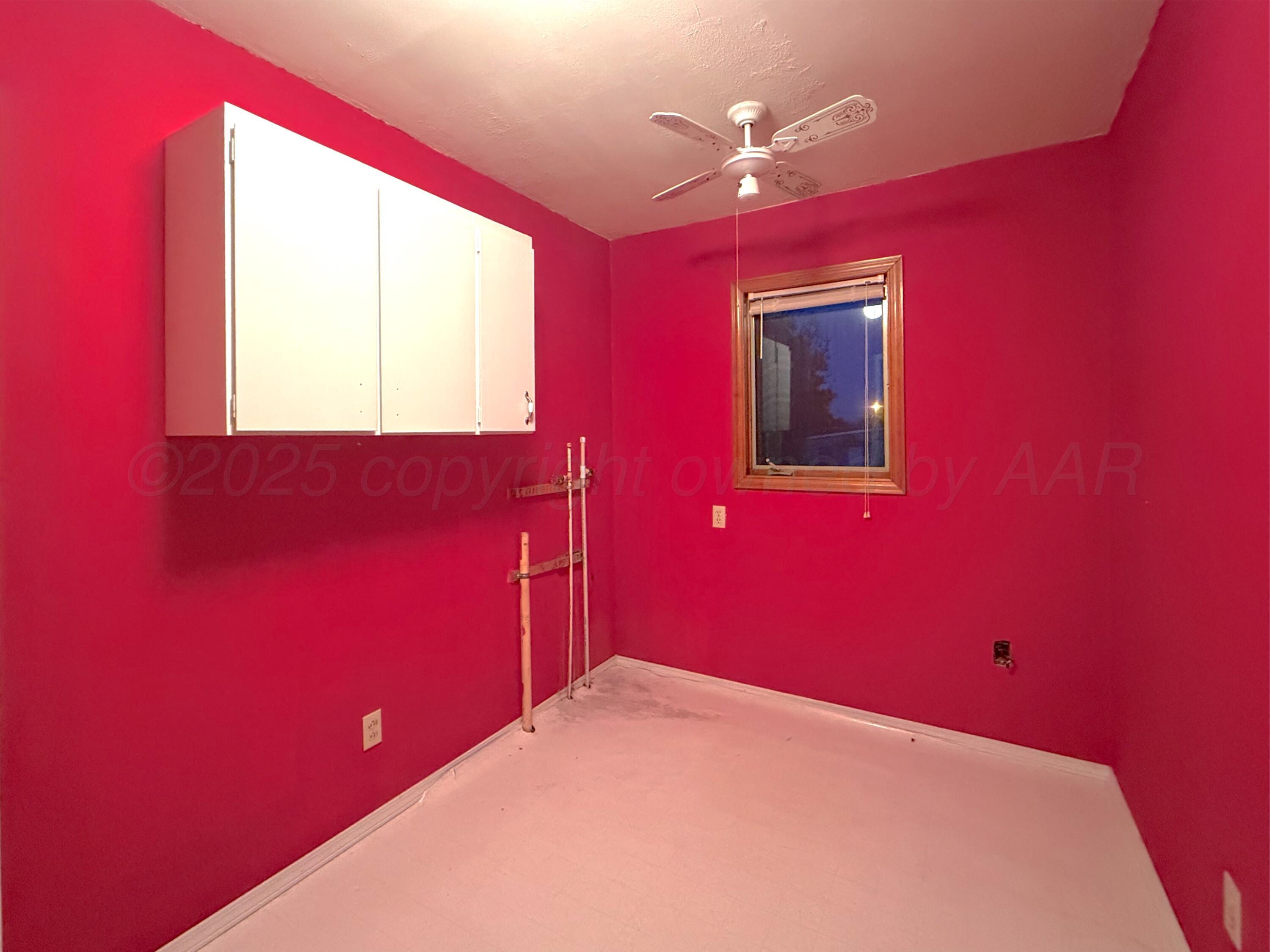 301 W 10th Street Property Photo 7