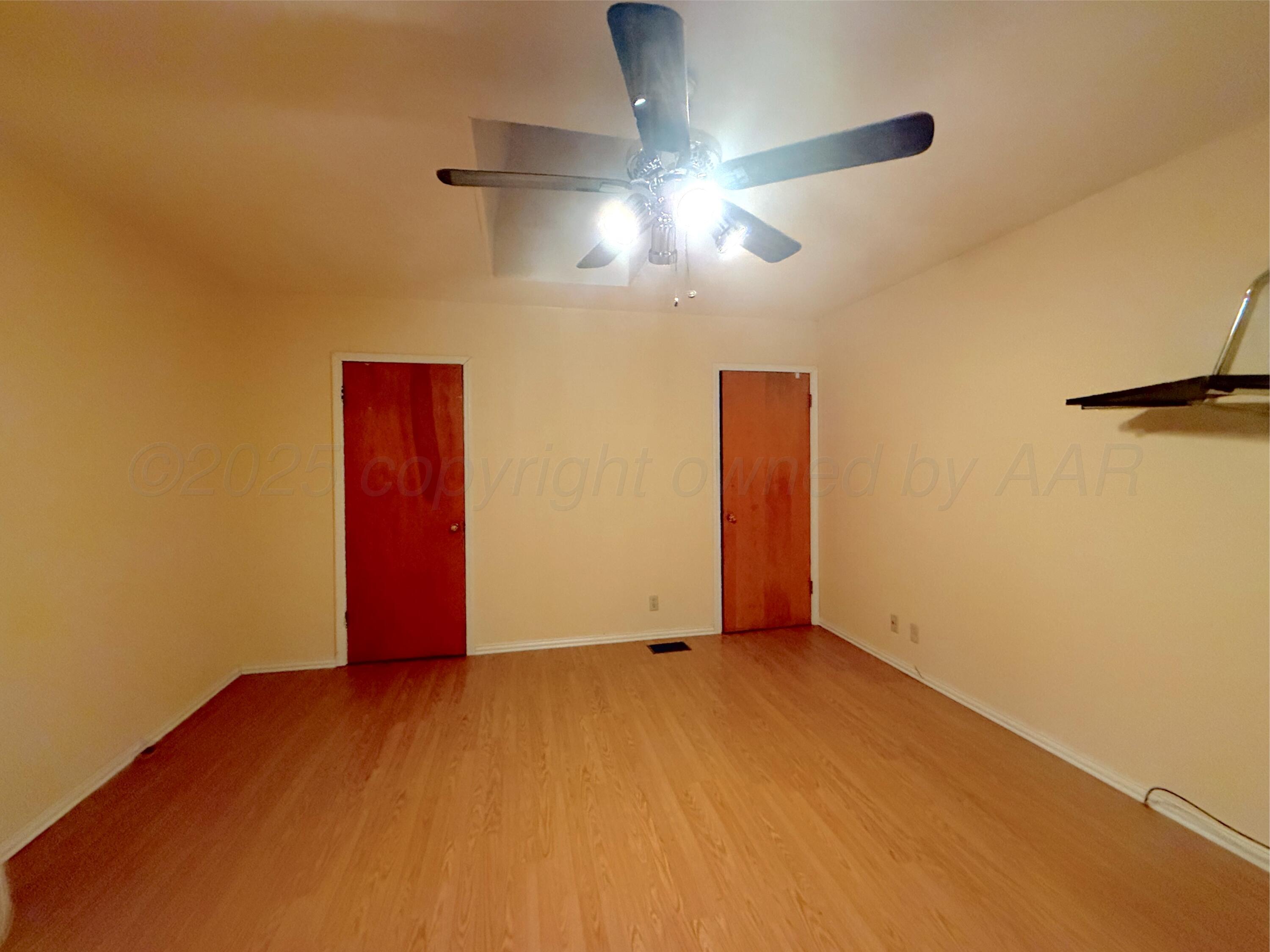 301 W 10th Street Property Photo 11