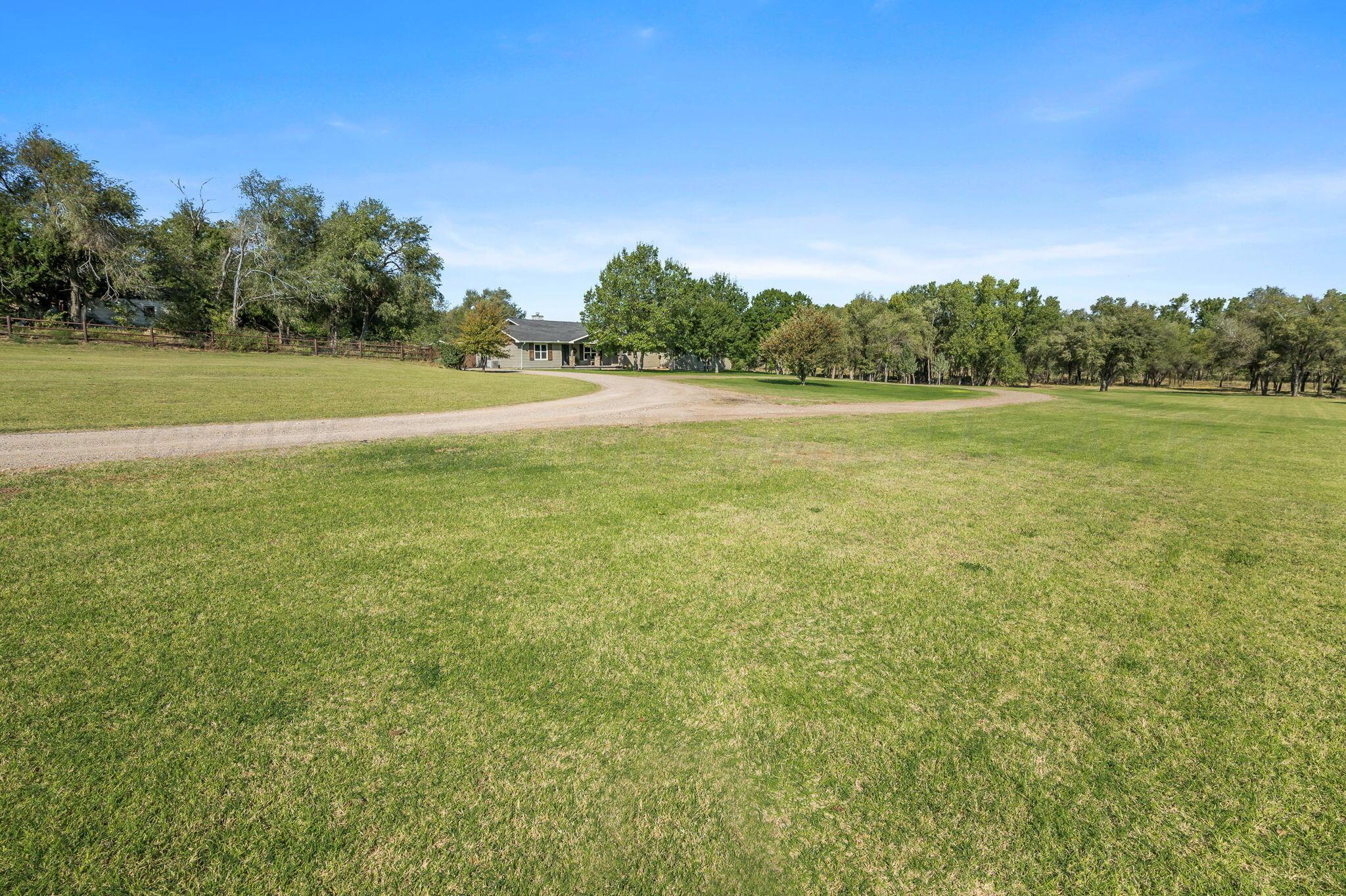 100 Thomas Lane Property Photo 1
