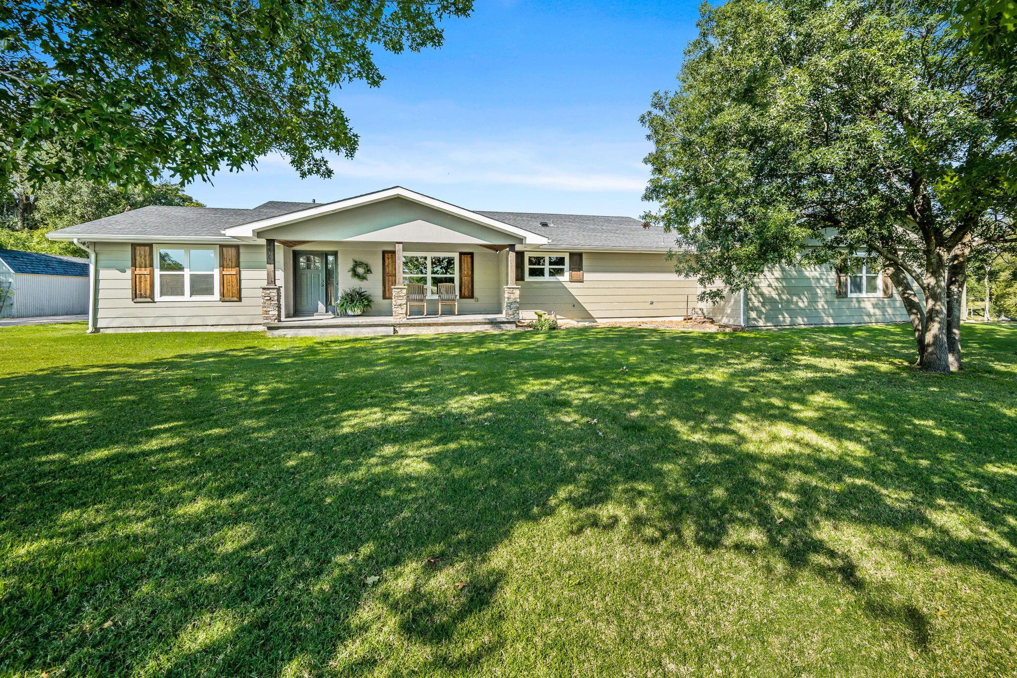 100 Thomas Lane Property Photo 2