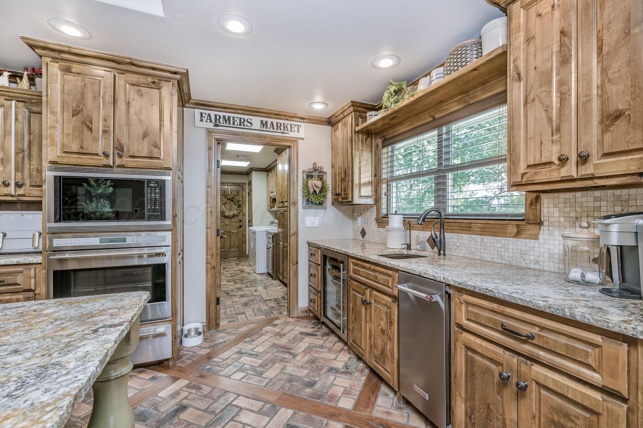 100 Thomas Lane Property Photo 10