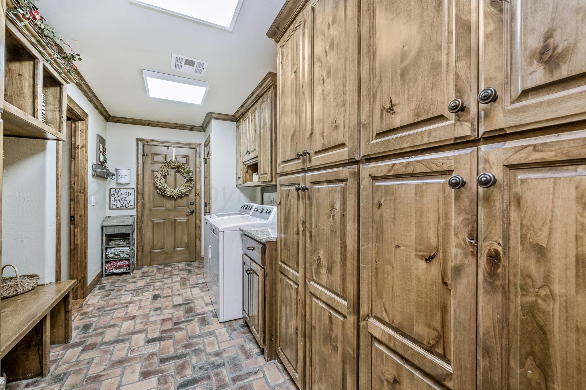 100 Thomas Lane Property Photo 11