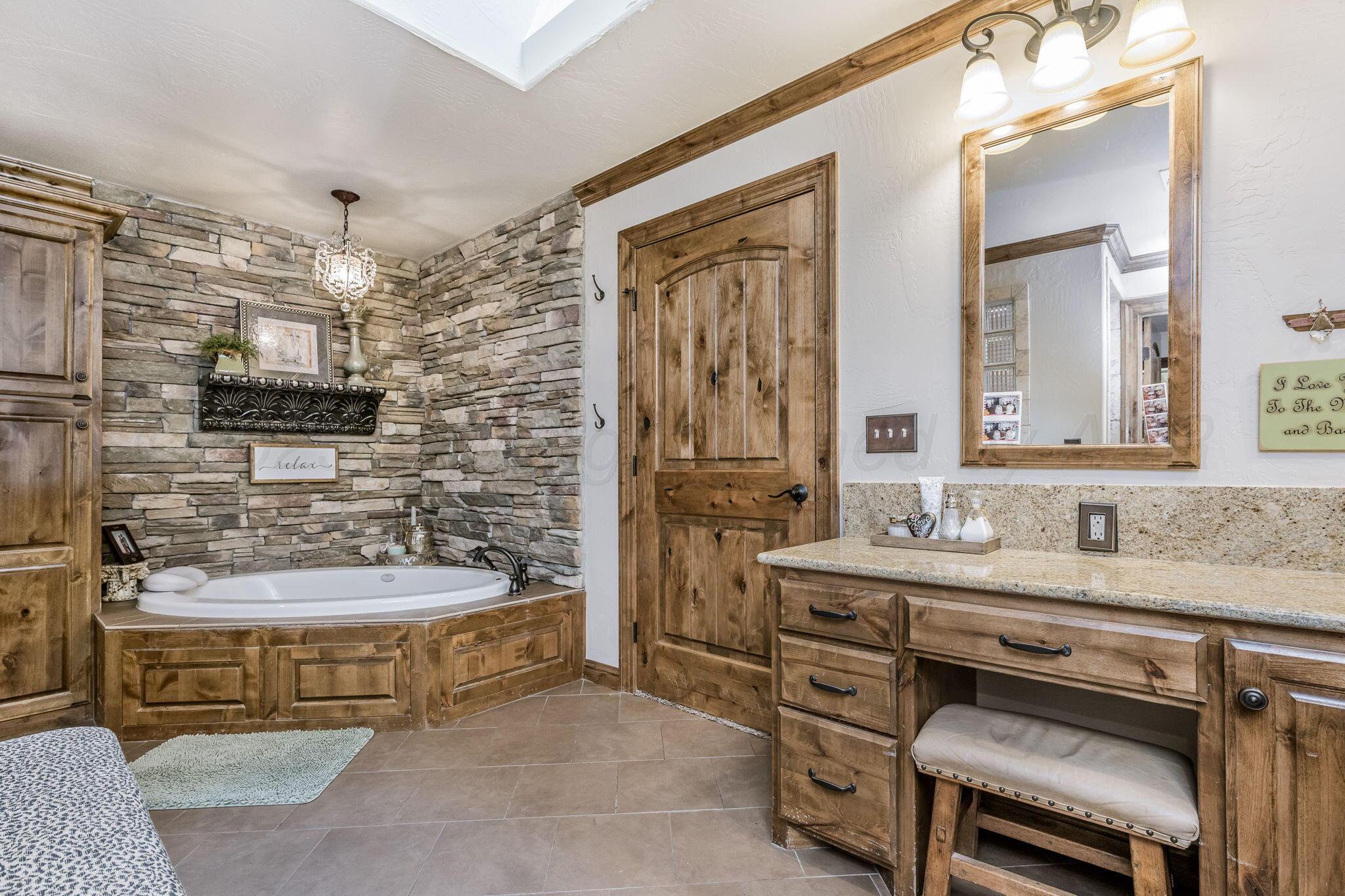 100 Thomas Lane Property Photo 18