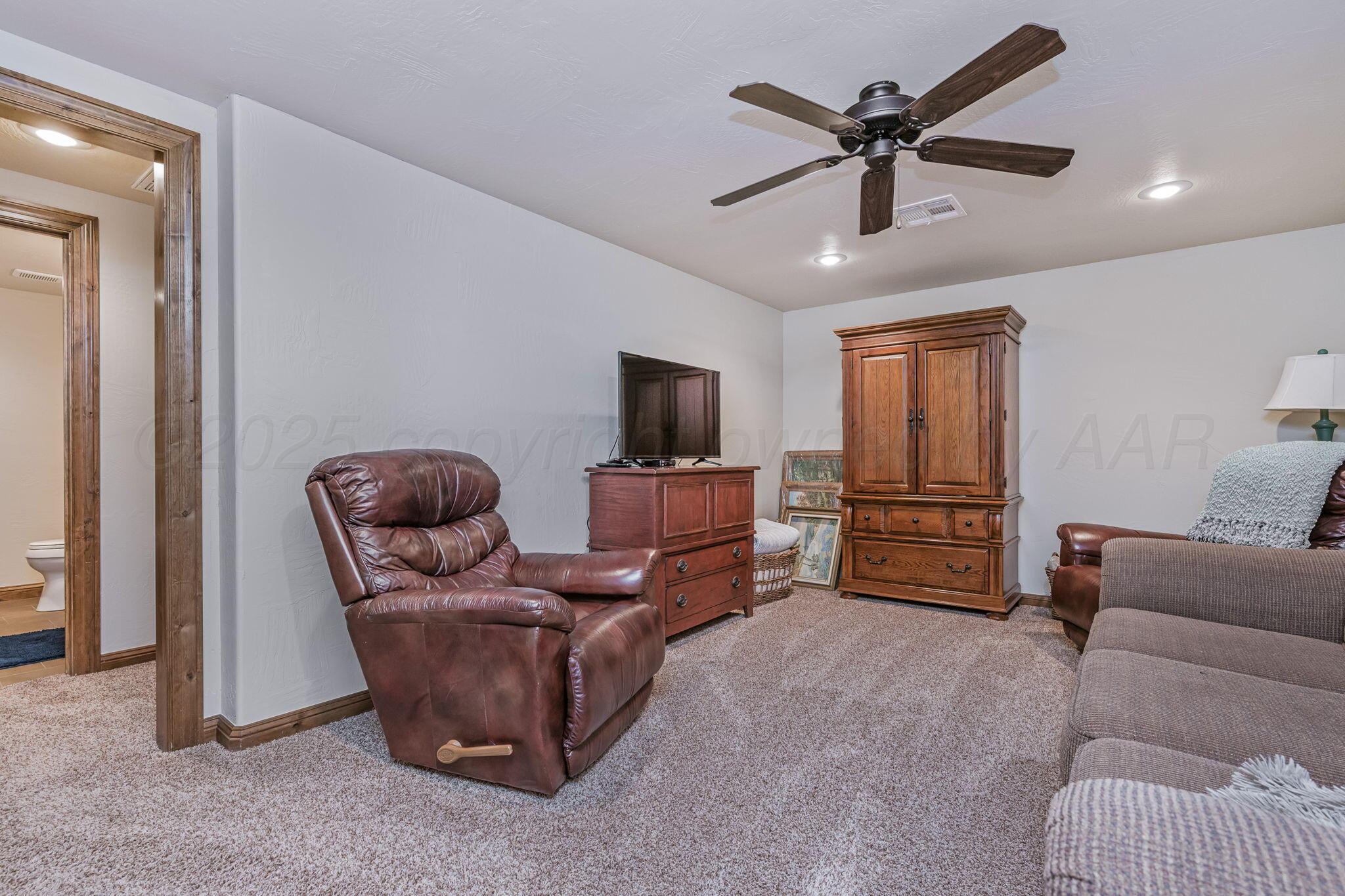 100 Thomas Lane Property Photo 24