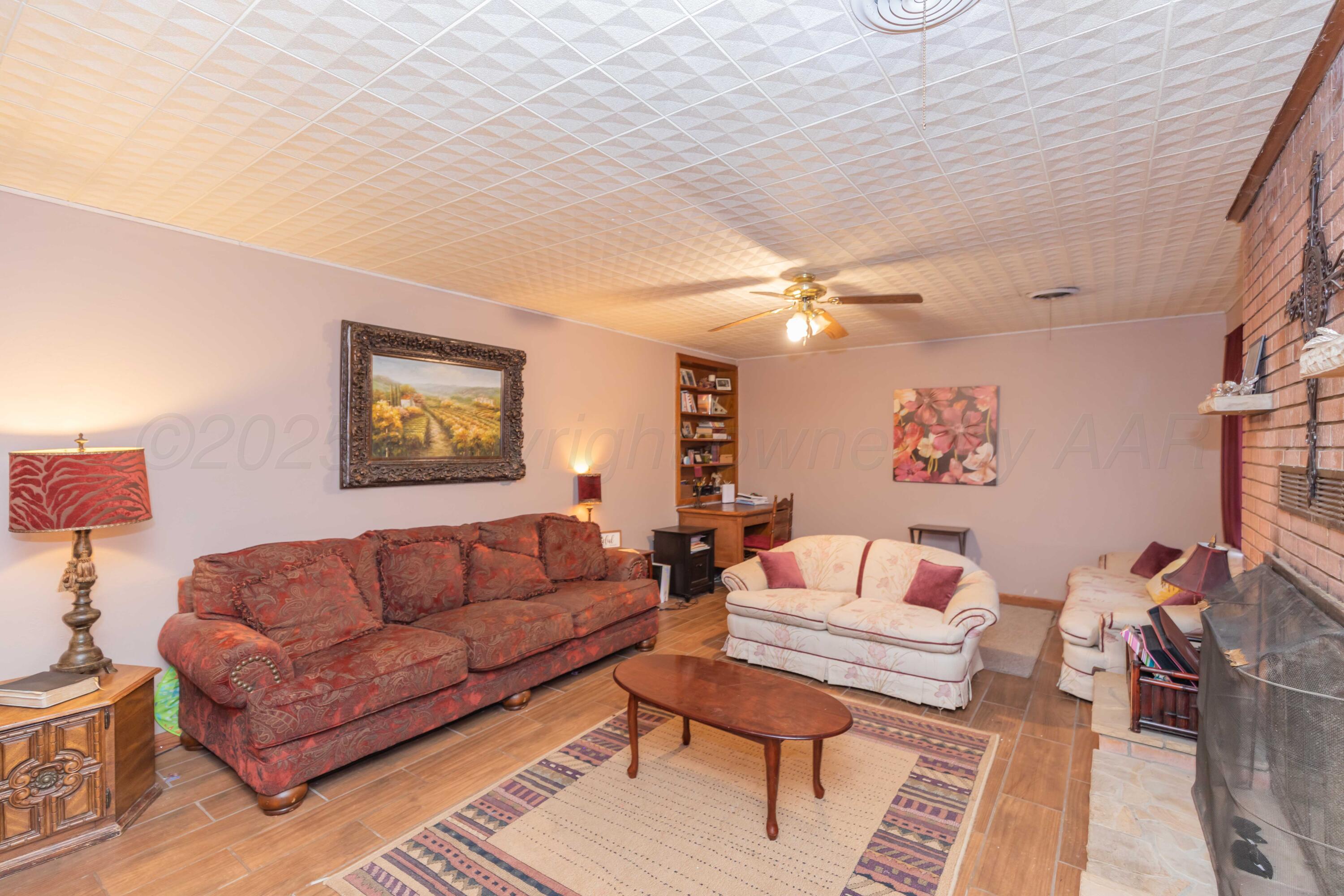 1009 W Third Street Property Photo 4