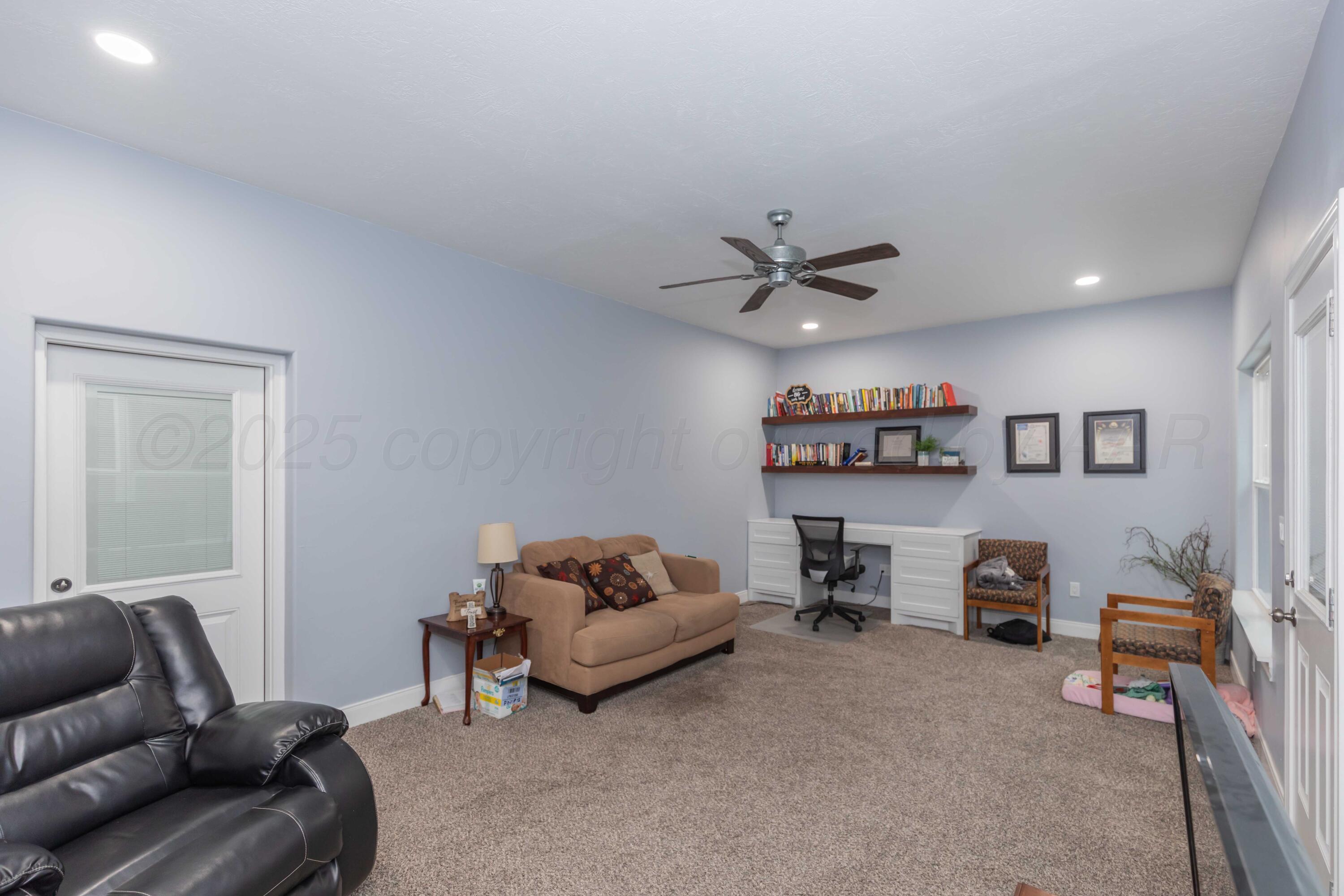 1009 W Third Street Property Photo 15