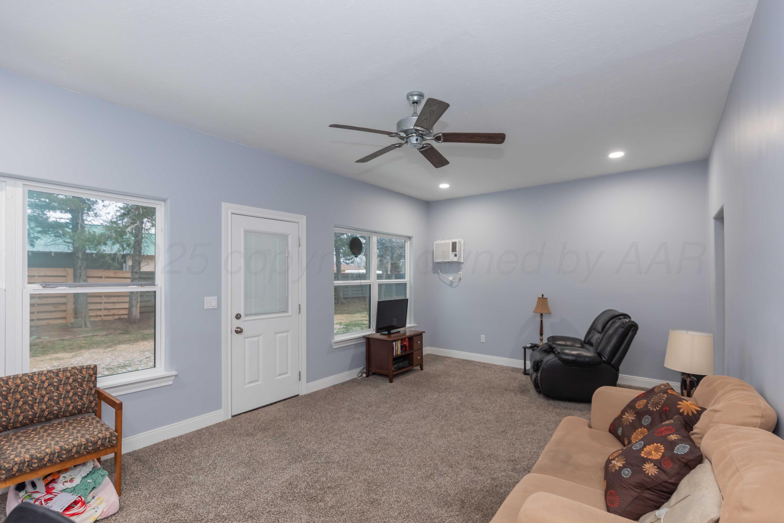1009 W Third Street Property Photo 17