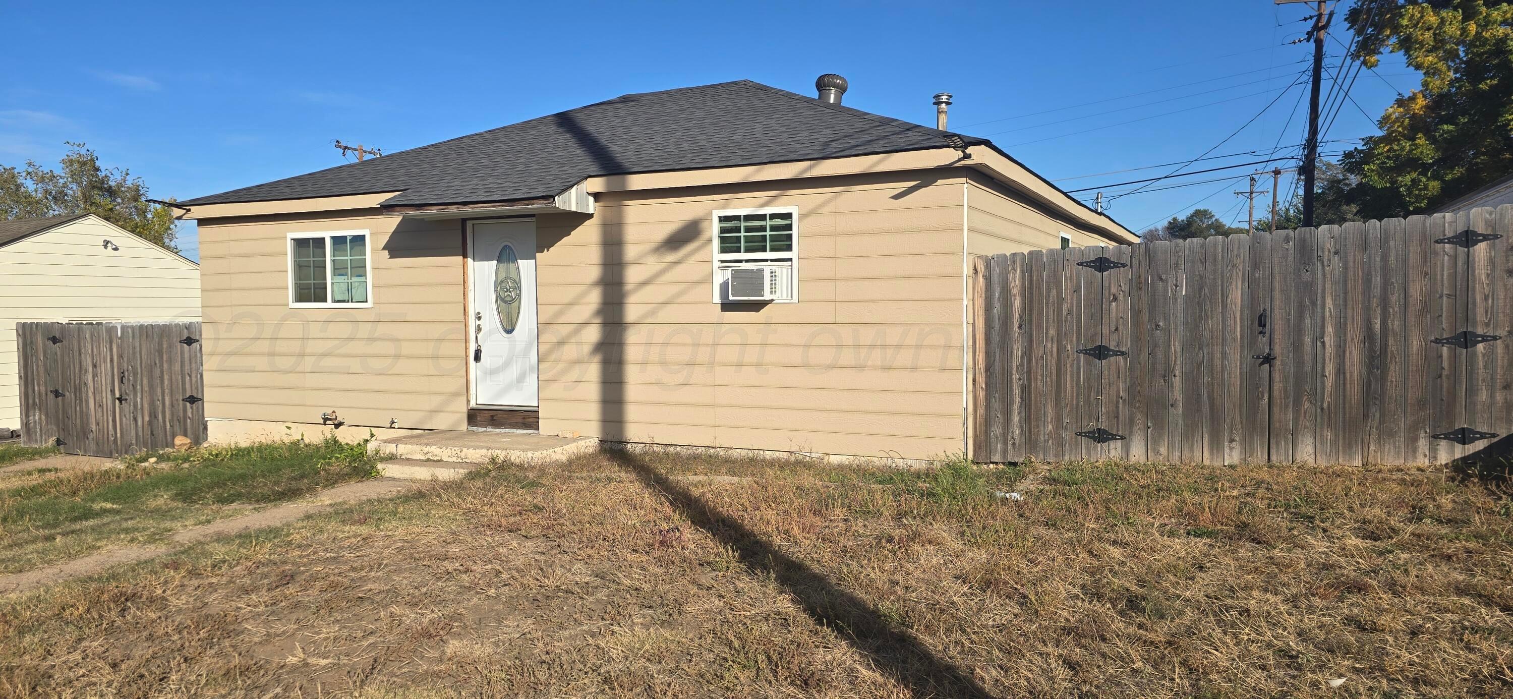 904 Elmore Street Property Photo 3