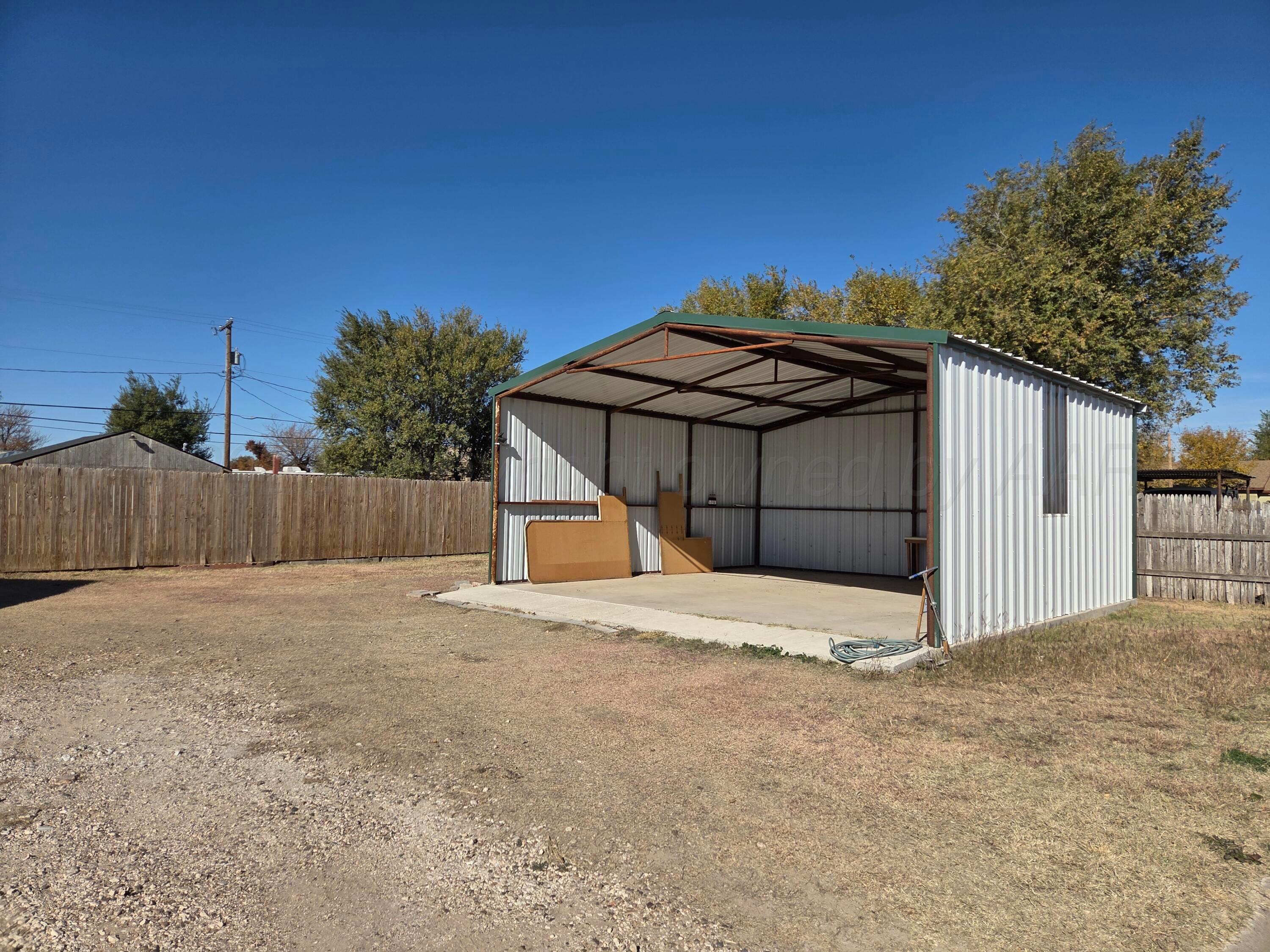 414 S Cedar Street Property Photo 3