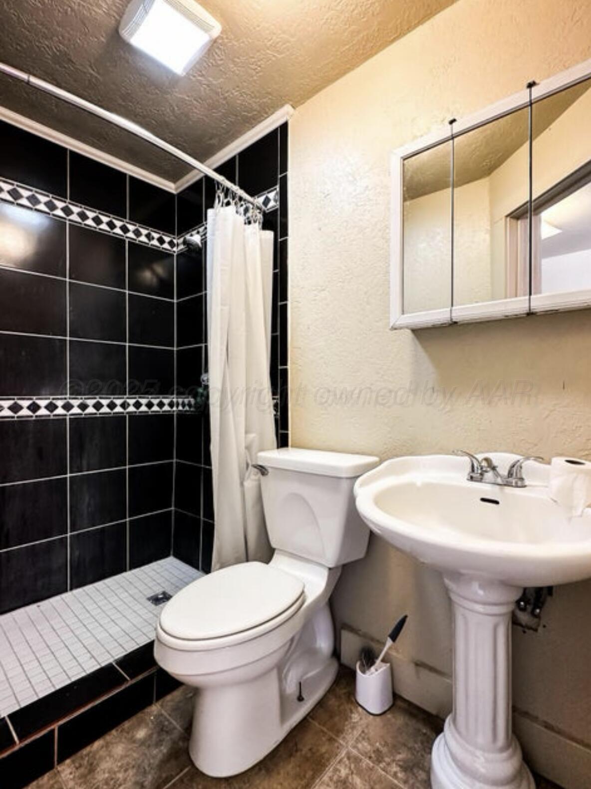 900 N Cedar Street Property Photo 24