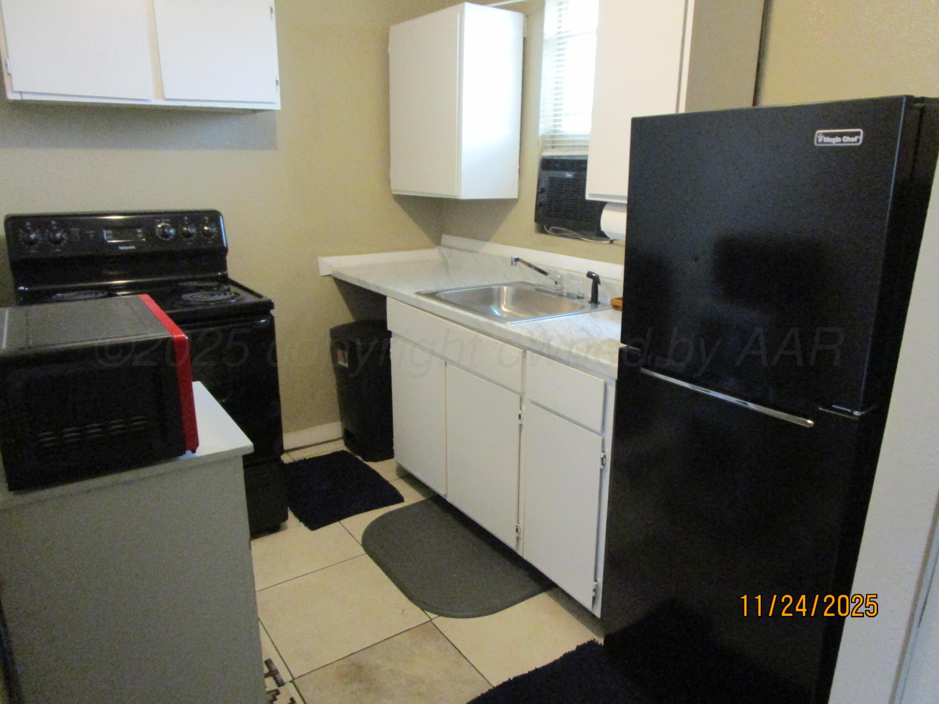 607 W Wilson, 8 Property Photo 3
