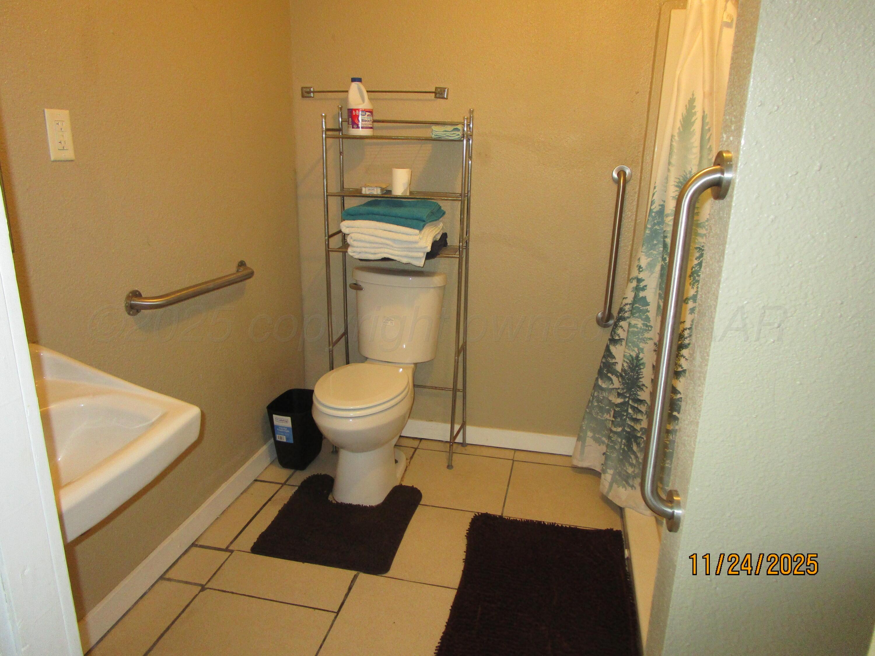 607 W Wilson, 8 Property Photo 6