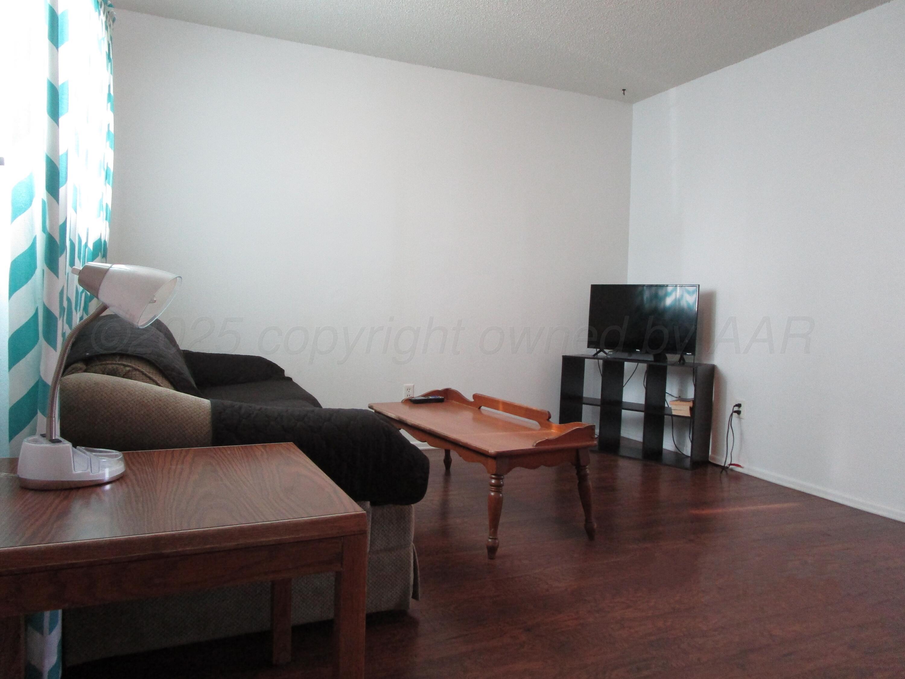 200 W 7th, B Property Photo 2