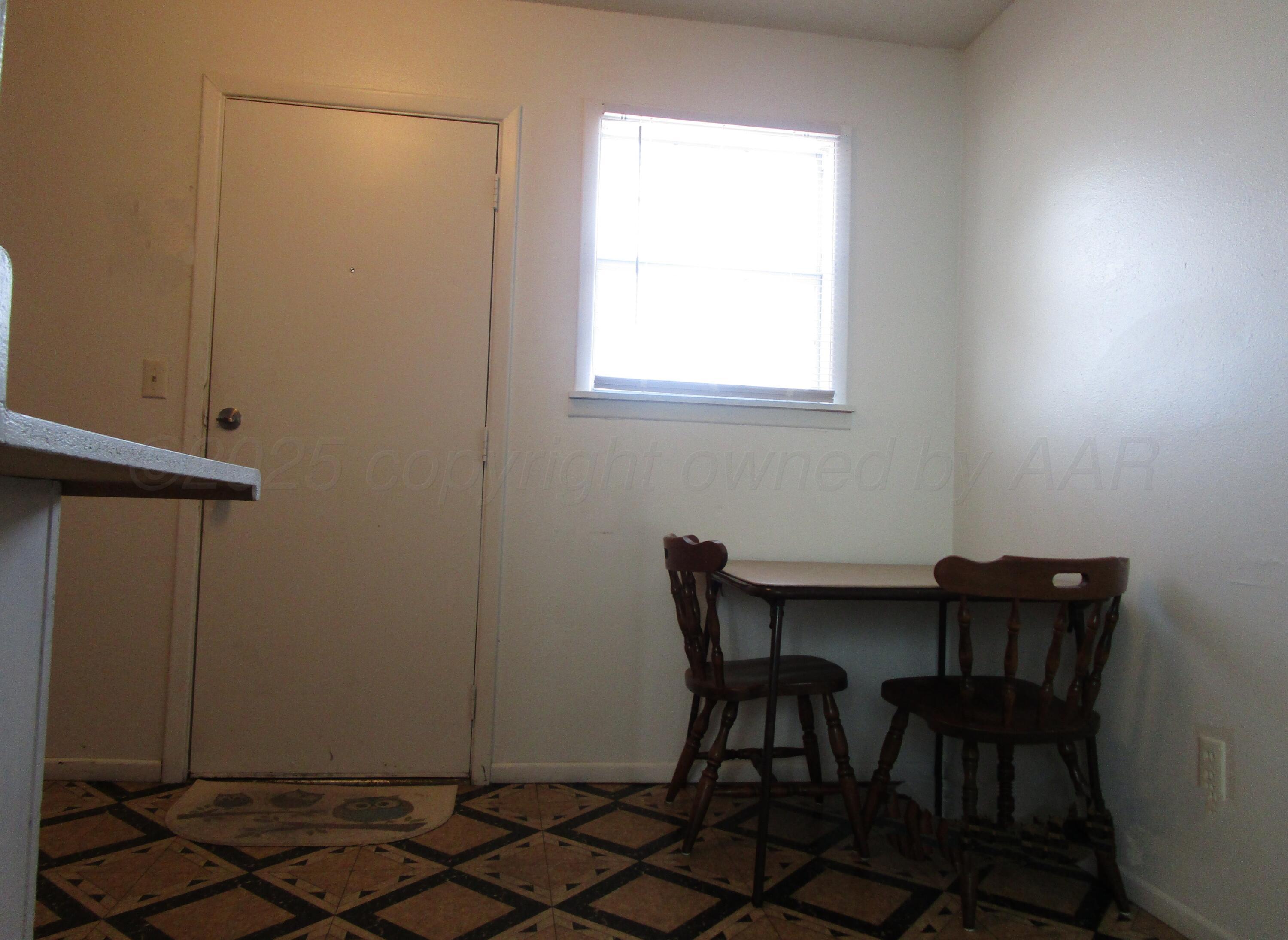 200 W 7th, B Property Photo 4